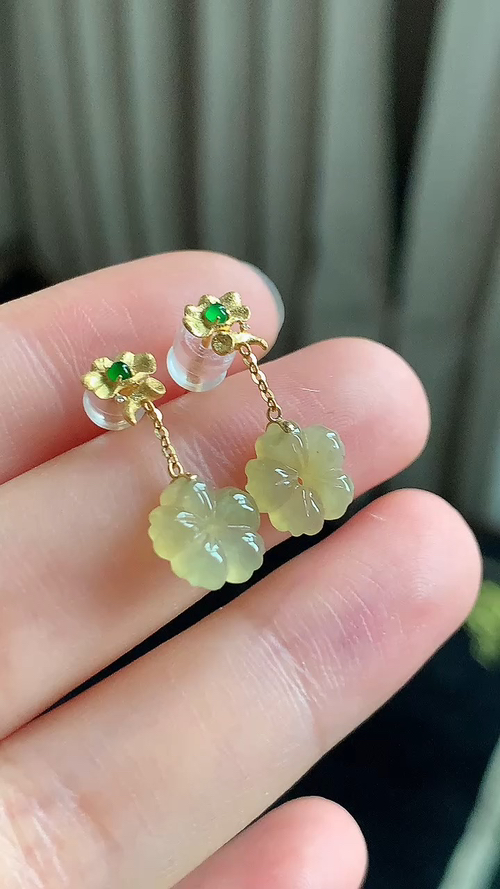 天然翡翠，冰黄花朵，18k金耳钉 尺寸9.2 aa613