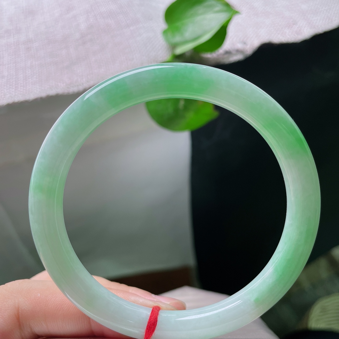60.6/9.6，飘绿美人条，水润细腻，大口径，佩戴显气质，优雅，皮纹，ss53589a