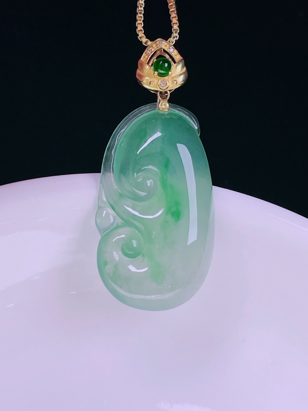 ️冰绿如意，老种起光，细底通透，尺寸：33.4/15/5.8mm0614