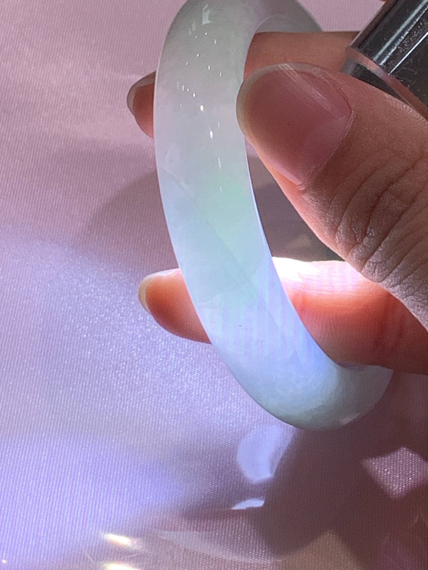 飘阳绿正圈 52-11.9-7.9 0614-N997 打灯裂，微扣，需要包容，底妆水润，几抹鲜艳夺目的阳绿花点缀，生机盎然