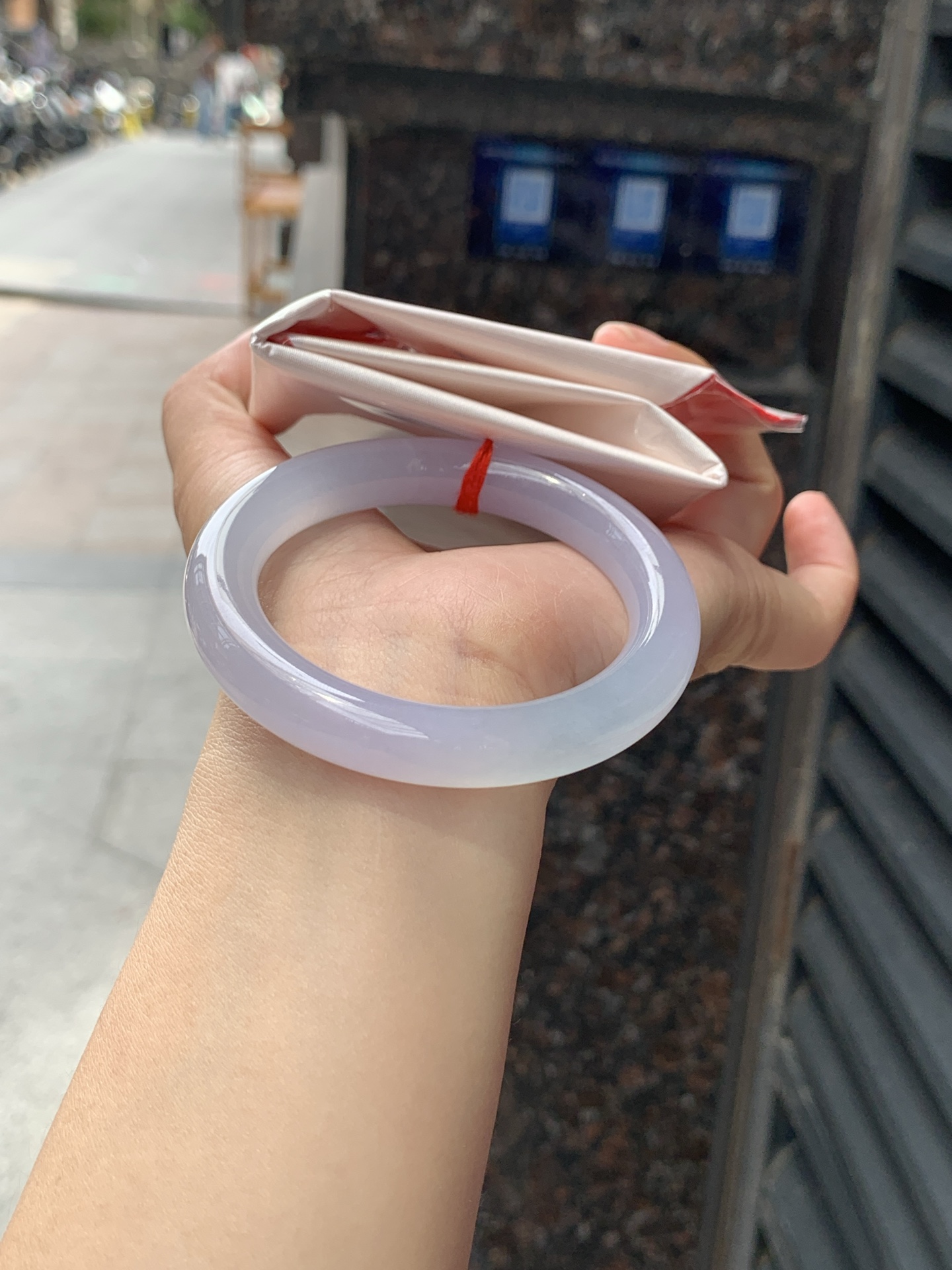 冰紫圆条 52.5-10.5-9.8 0613-N998 打灯断裂，底妆冰润细腻，种水很好，渐变冰紫底色很均匀，小仙女镯一枚
