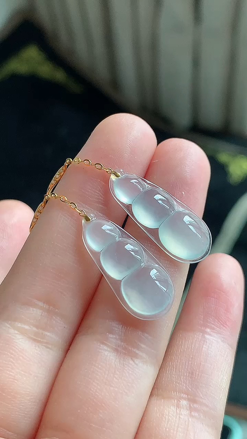 天然翡翠，冰种福豆，18k金耳坠 尺寸24-9.9-3.8 an613