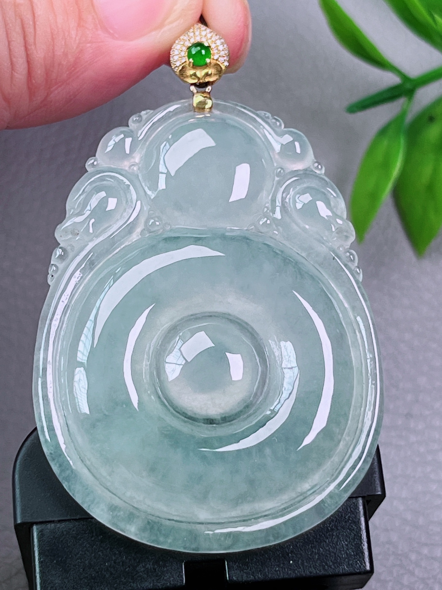 18k大福贝，无裂，种水足，冰透水润，起荧光，尺寸：54.6-40.3-5.6