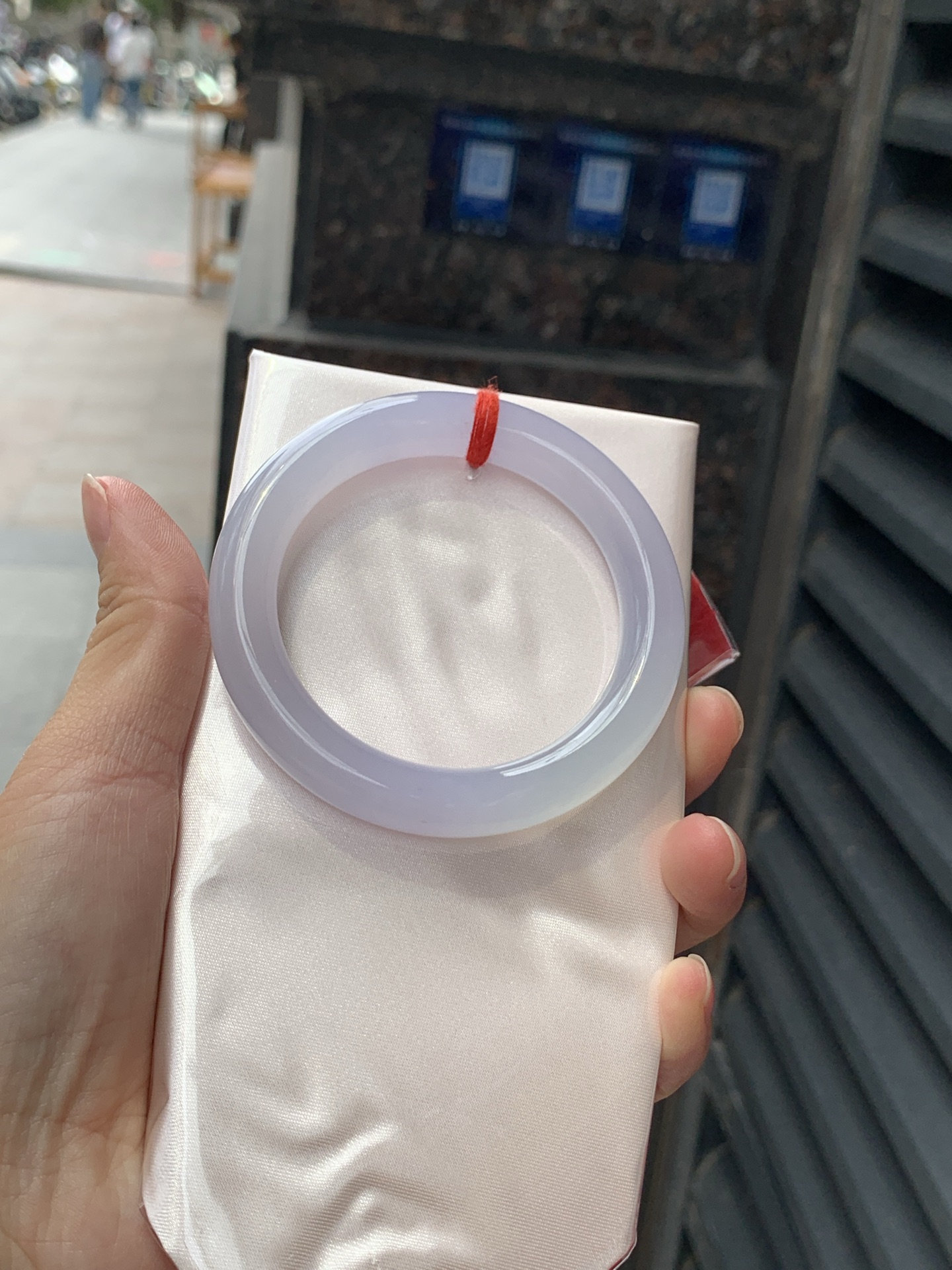 冰紫圆条 52.5-10.5-9.8 0613-N998 打灯断裂，底妆冰润细腻，种水很好，渐变冰紫底色很均匀，小仙女镯一枚