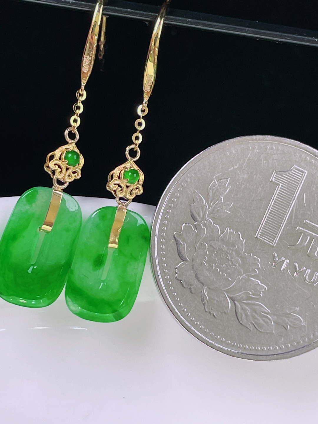 ️辣绿耳坠，老种起光，细底通透，尺寸：裸石12.7/8/2.2mm0614
