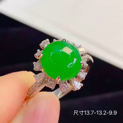 18k金+钻玻璃种阳绿蛋面戒指，饱满色满上档次，无裂，13.7-13.2-9.9