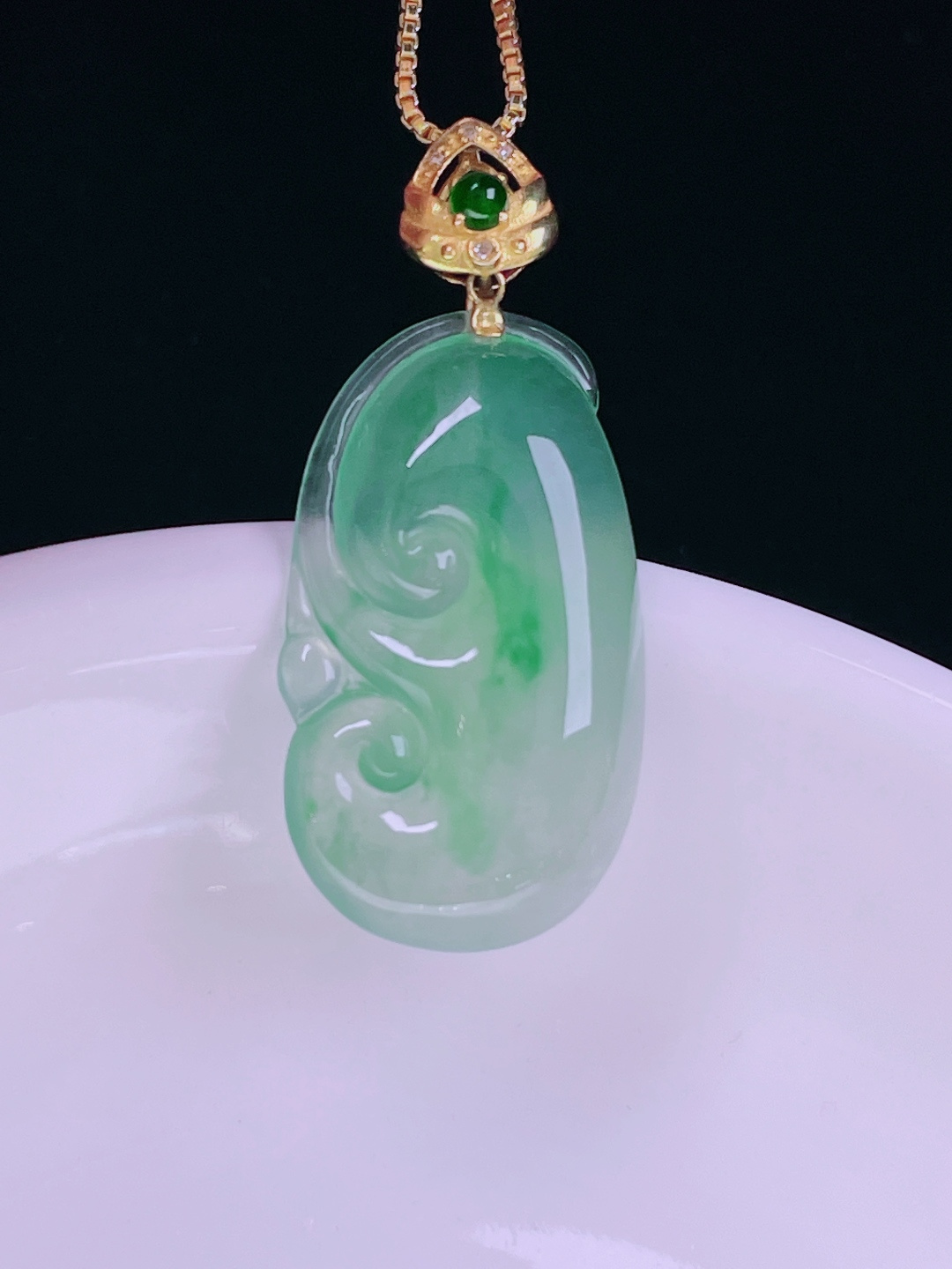 ️冰绿如意，老种起光，细底通透，尺寸：33.4/15/5.8mm0614