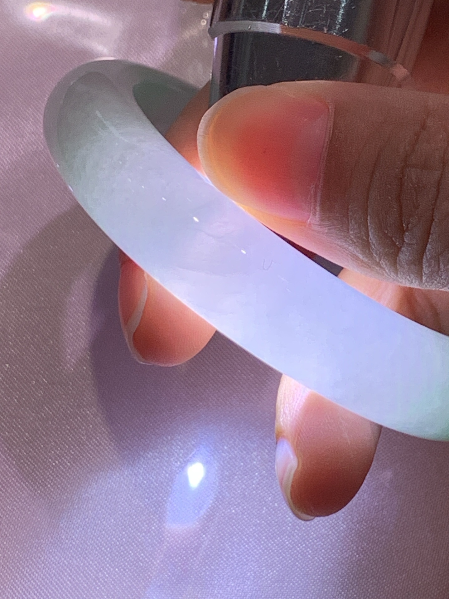 飘阳绿正圈 52-11.9-7.9 0614-N997 打灯裂，微扣，需要包容，底妆水润，几抹鲜艳夺目的阳绿花点缀，生机盎然