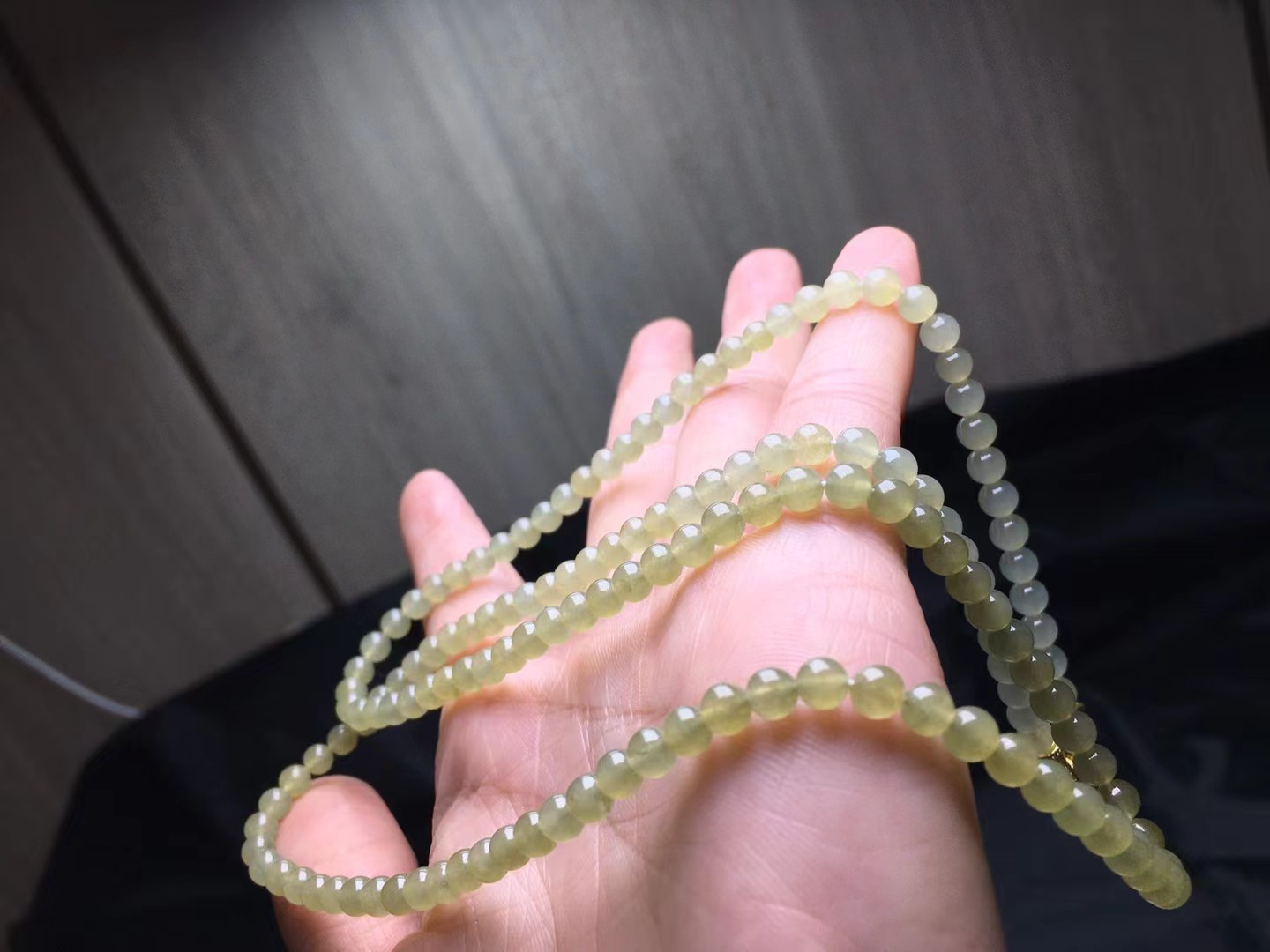 黄翡珠链，卡4.8～4.6mm，143颗，种好，玉质细腻，均匀，冰透水润，颗颗精选