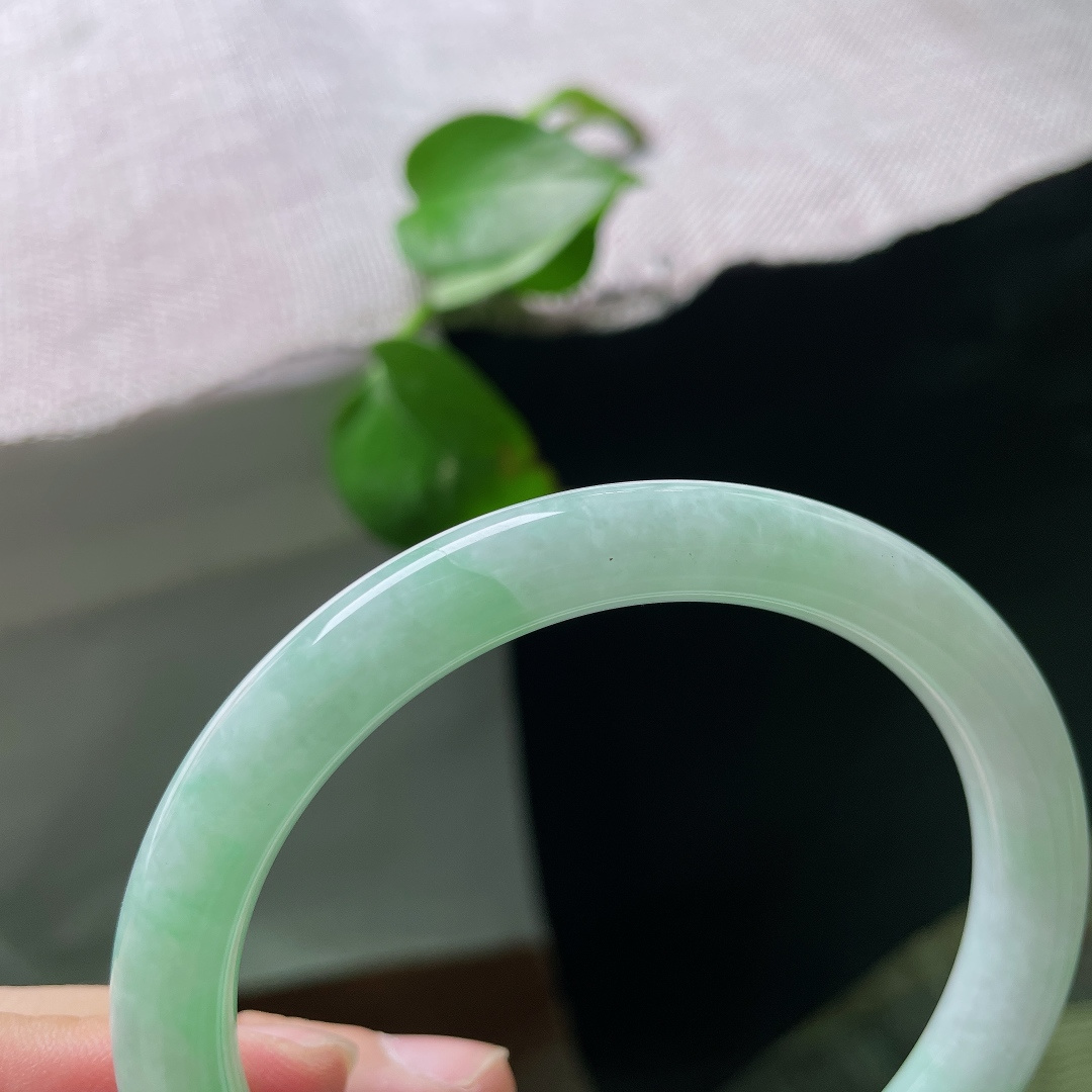 60.6/9.6，飘绿美人条，水润细腻，大口径，佩戴显气质，优雅，皮纹，ss53589a