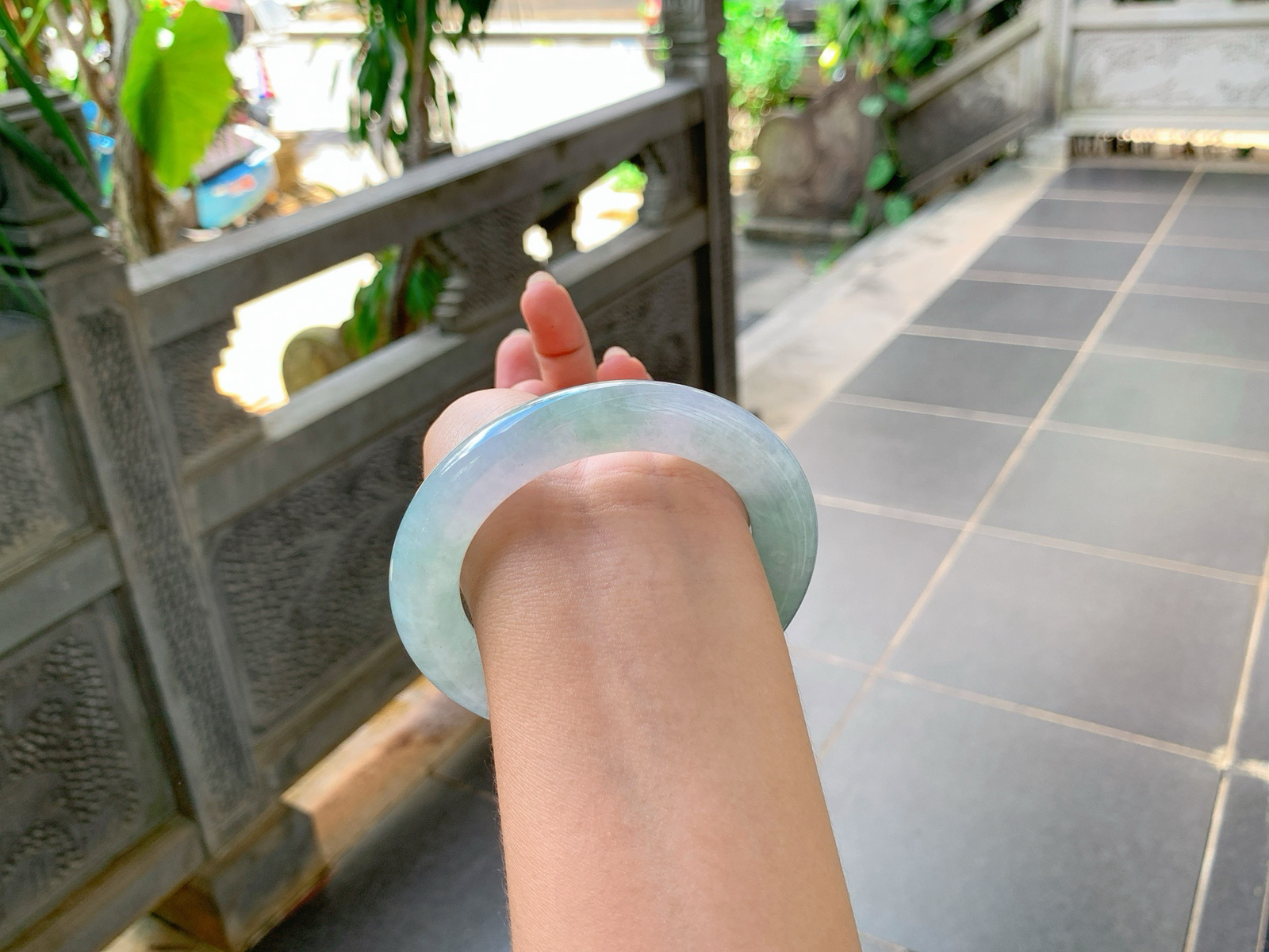 🪻｜58圈口
冰春彩福镯，条粗:12.4，大胖圆条，特别的大气，水汪汪的，像一幅画卷