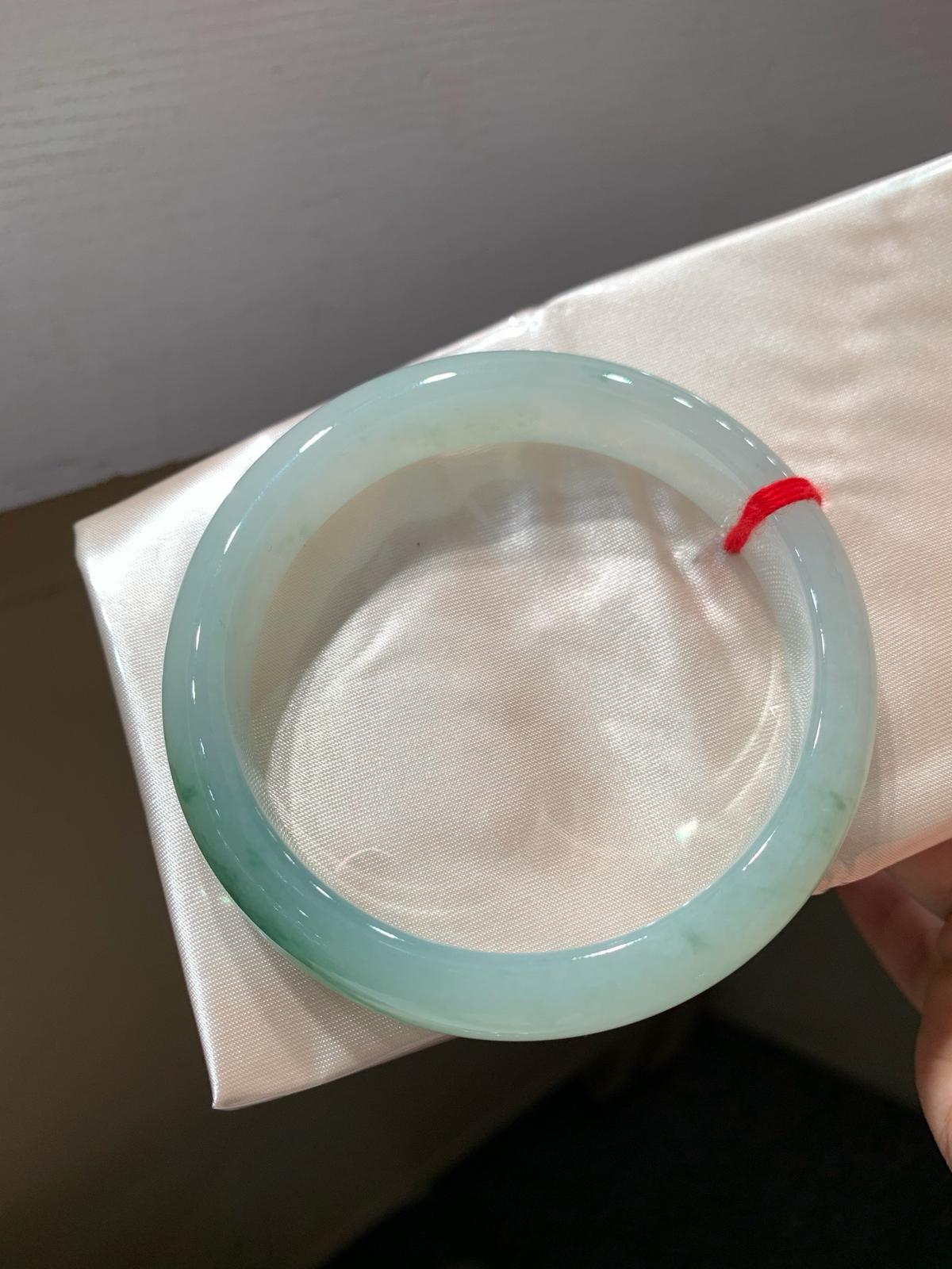 尺寸59.8/13.2/7.9，细糯手镯
水润细腻 清新甜美
TG-1115-480