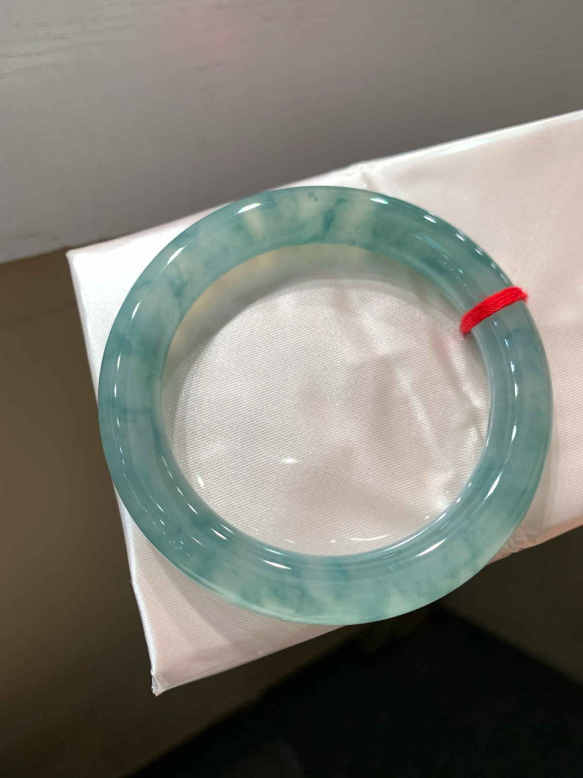 尺寸54.6/10.3，冰蓝圆条手镯
水润冰透 种老肉细