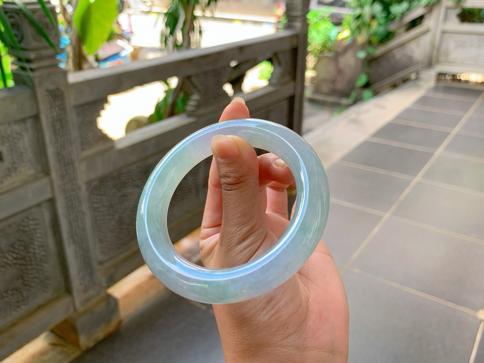 🪻｜58圈口
冰春彩福镯，条粗:12.4，大胖圆条，特别的大气，水汪汪的，像一幅画卷