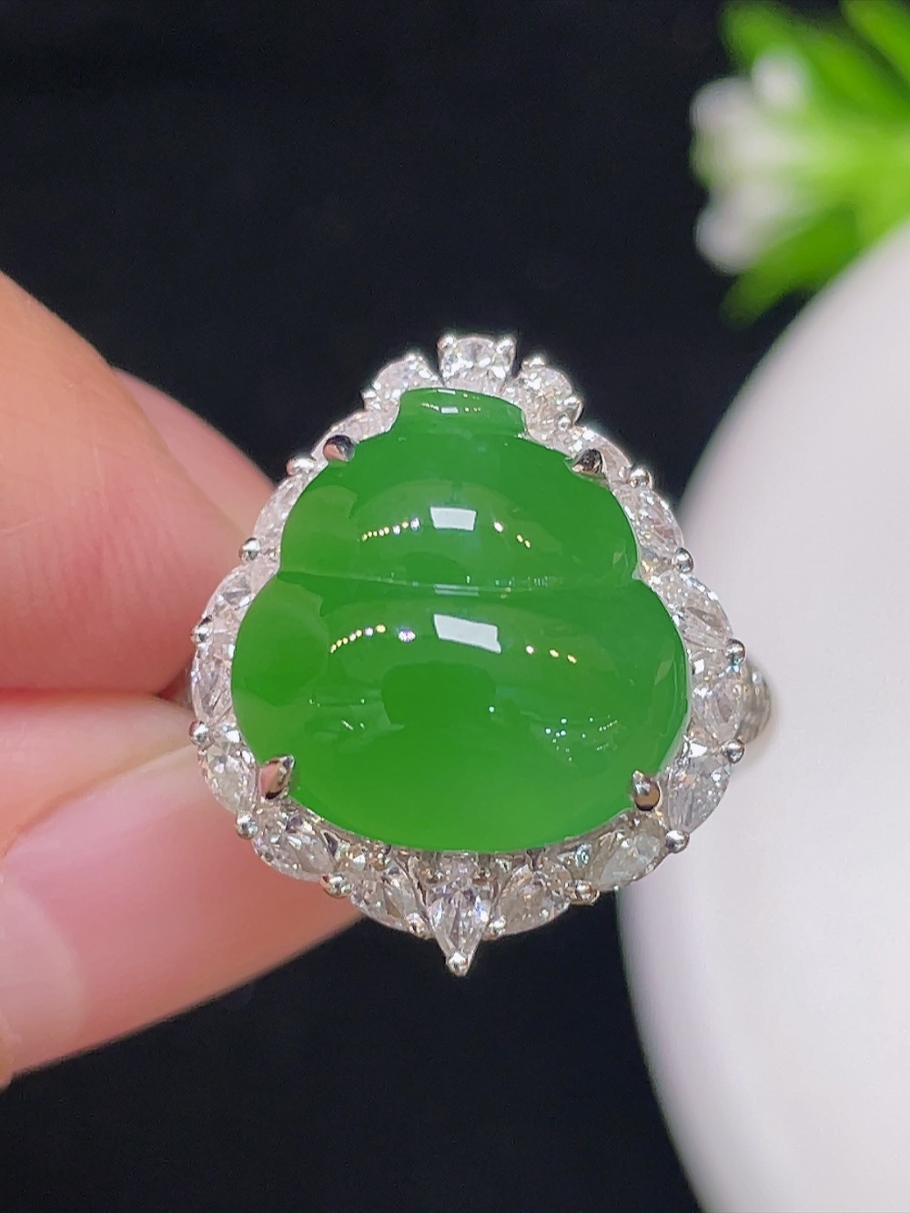 【冰种阳绿，葫芦戒指】大件饱满，通透水润，玉质细腻，翠色鲜艳，18k金奢华钻石镶嵌️，12.8-1