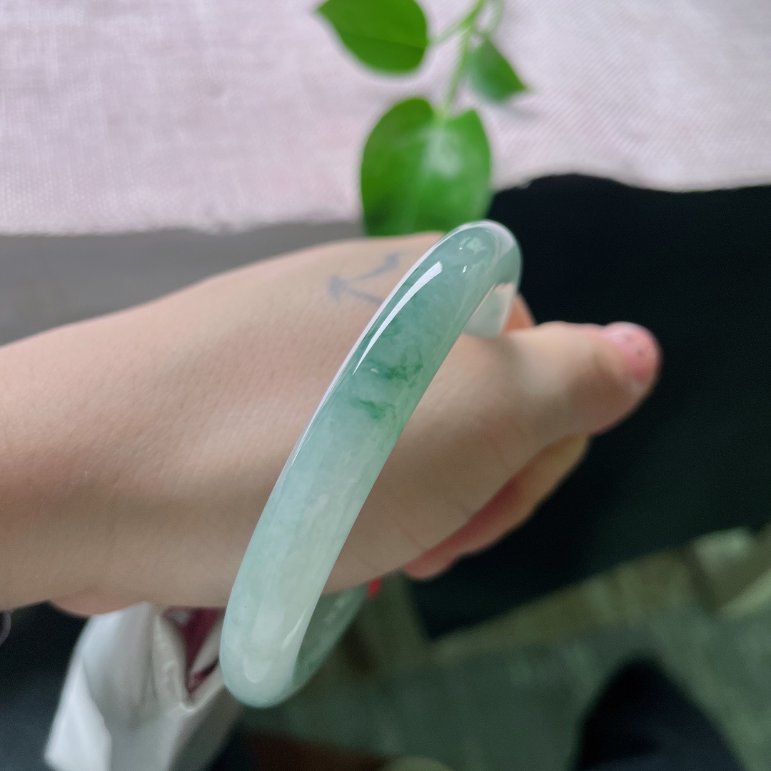 飘花圆条，水润细腻，悠悠的云里有淡淡的诗，贵气，无裂，ss53078a