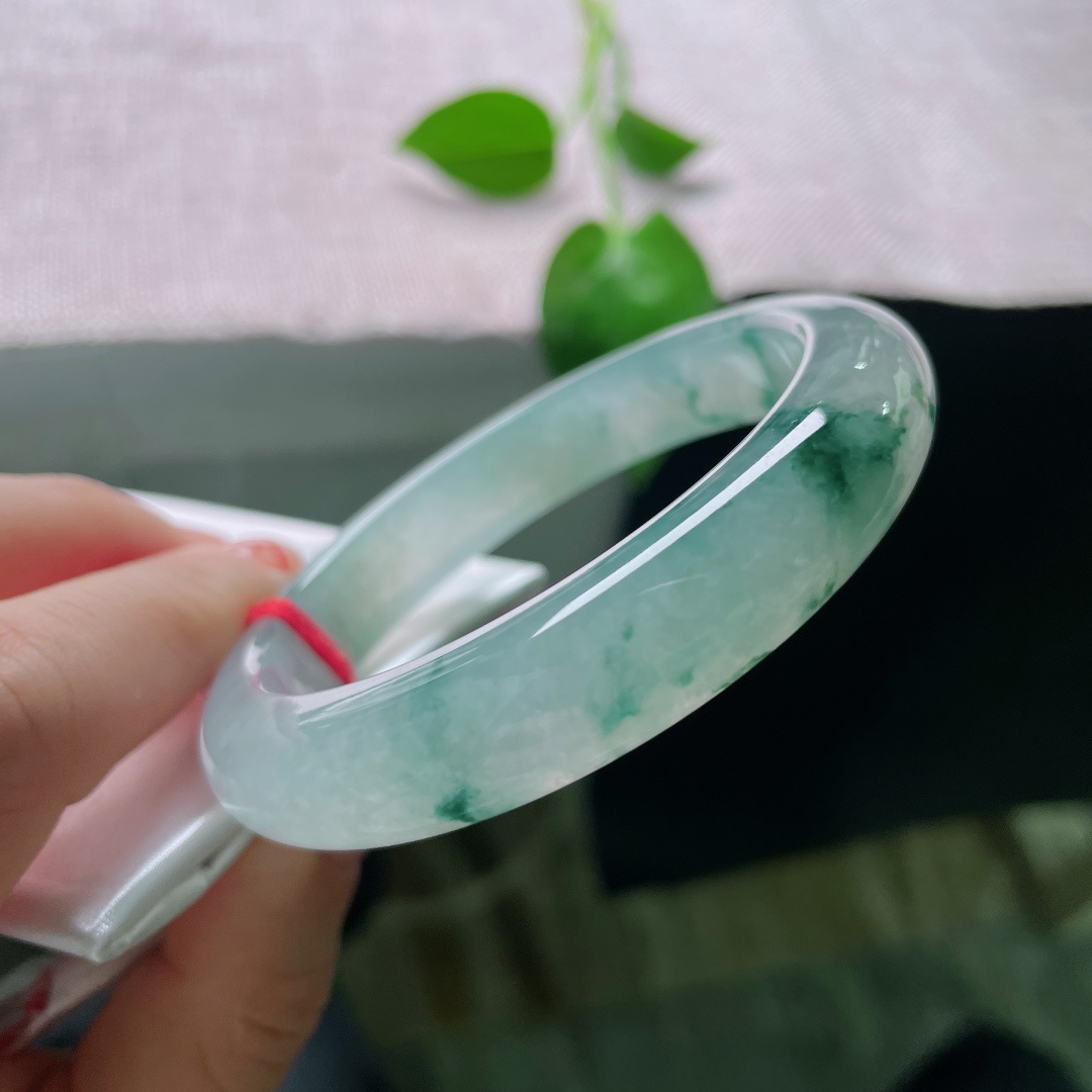 56.6/12.2/9.1冰飘花正圈，冰润细腻，种老，一镯飘逸，满目欢喜，贵气，无裂，ss53121a