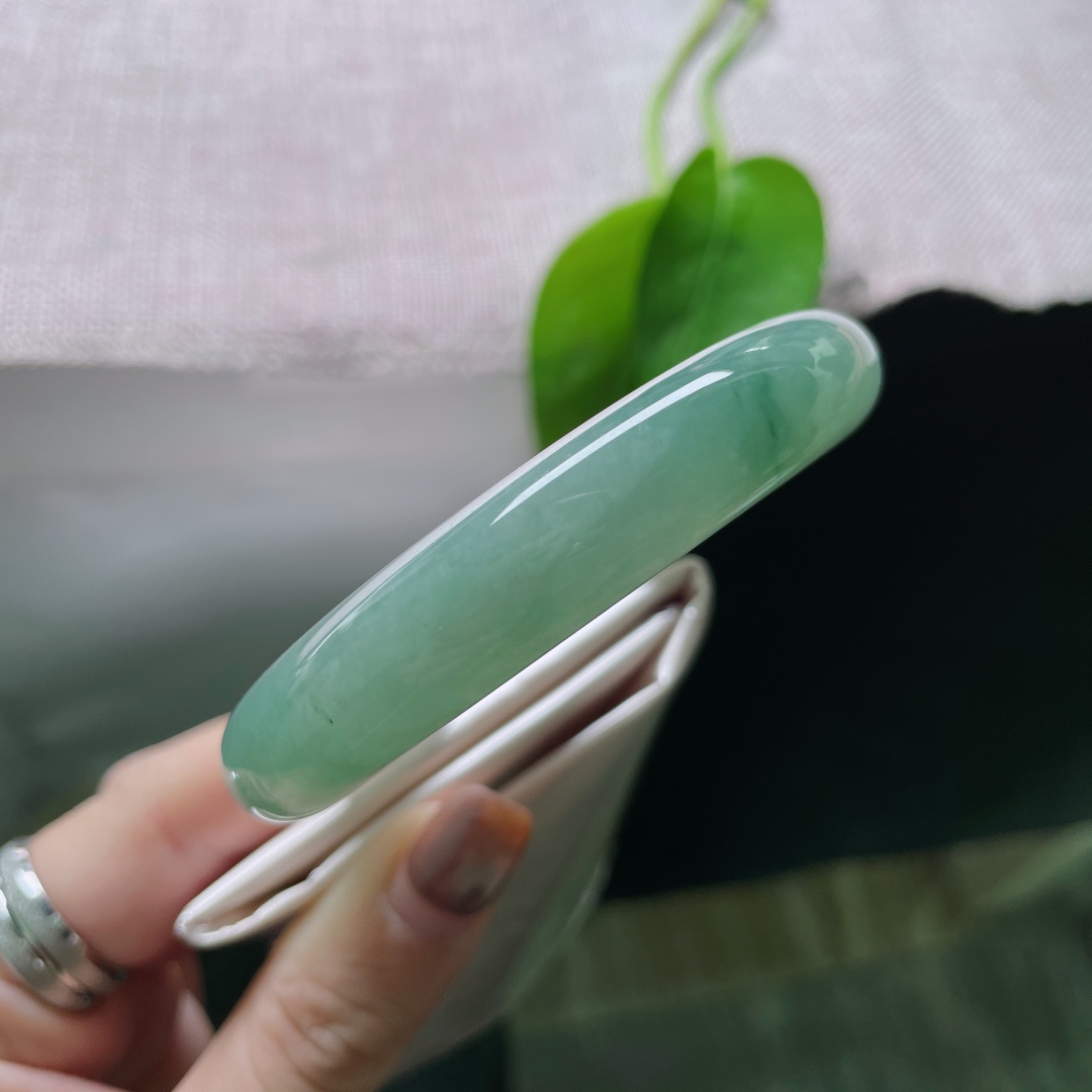58.3/12.6/9.1，浅绿底正圈。颜色由浅入深过渡自然，可盐可甜，种老，乌鸡，无裂，ss52962a