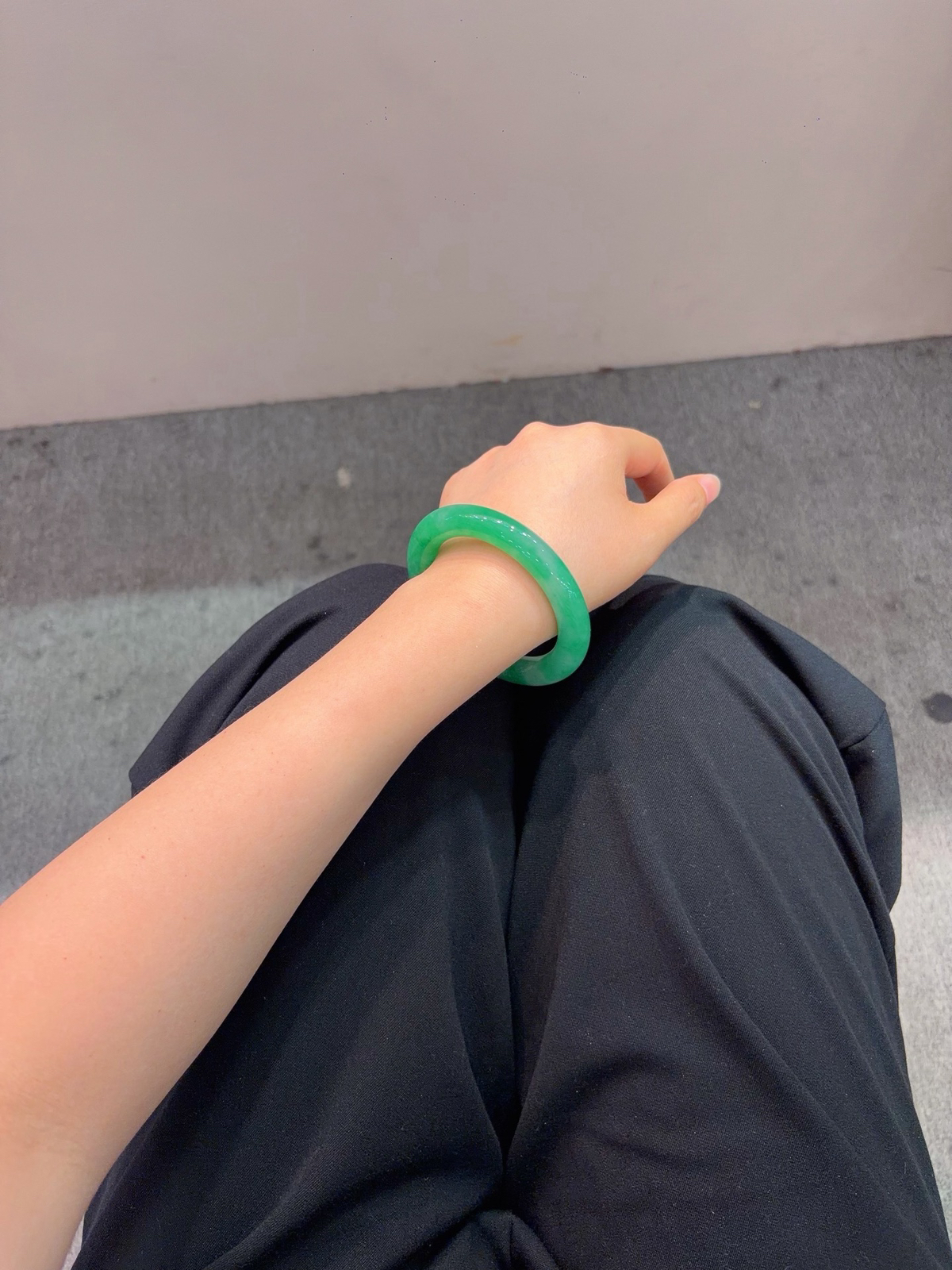 ｜56圈口
【满色福镯｜】
满色福镯太戳心巴 种水通透还显贵 带棉更添自然灵气 懂货的姐妹快冲‍️
规格【56.5/10.6】