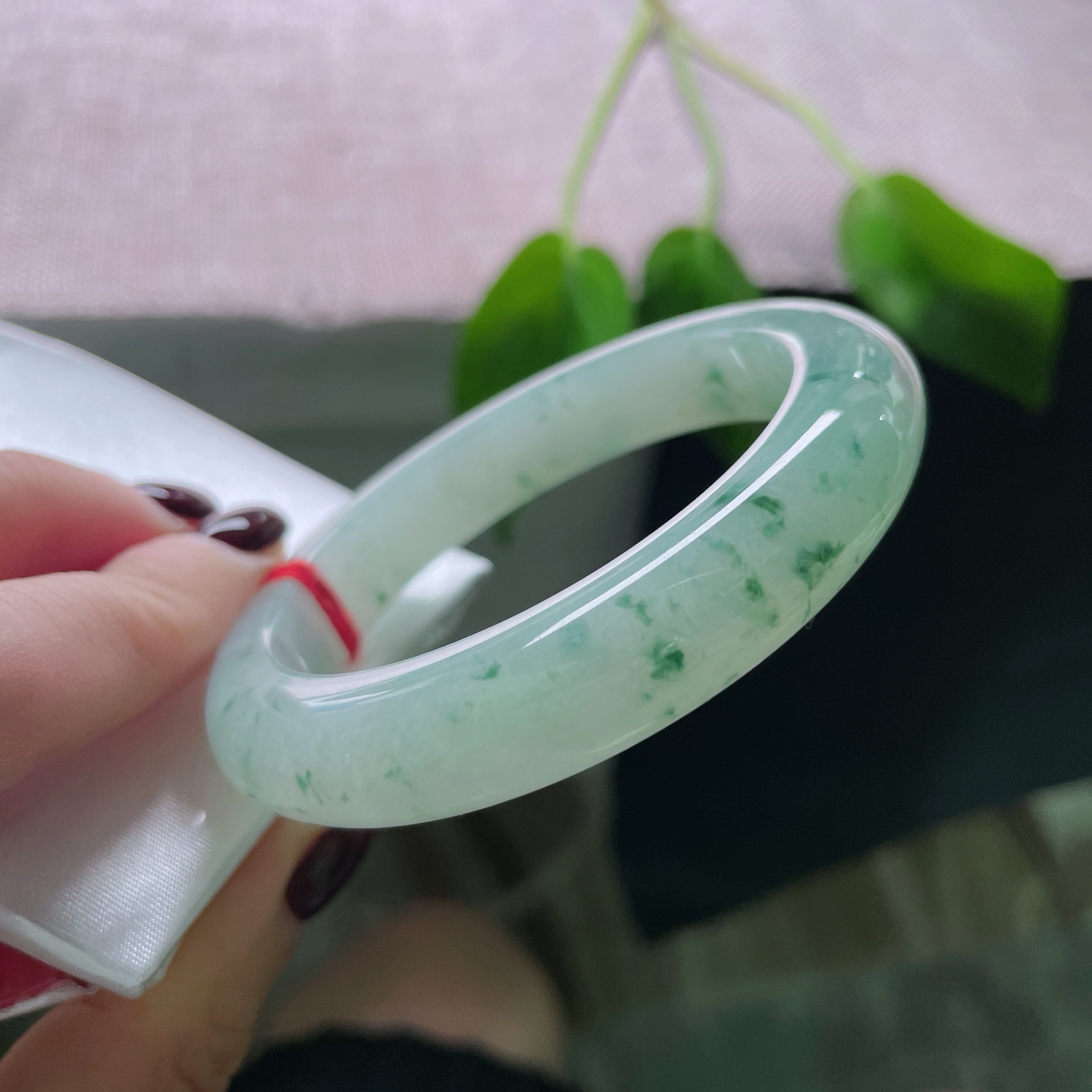 55.6/12/9.6飘花正圈，方寸之间，见山见水，见烟云飘花。ss52992a