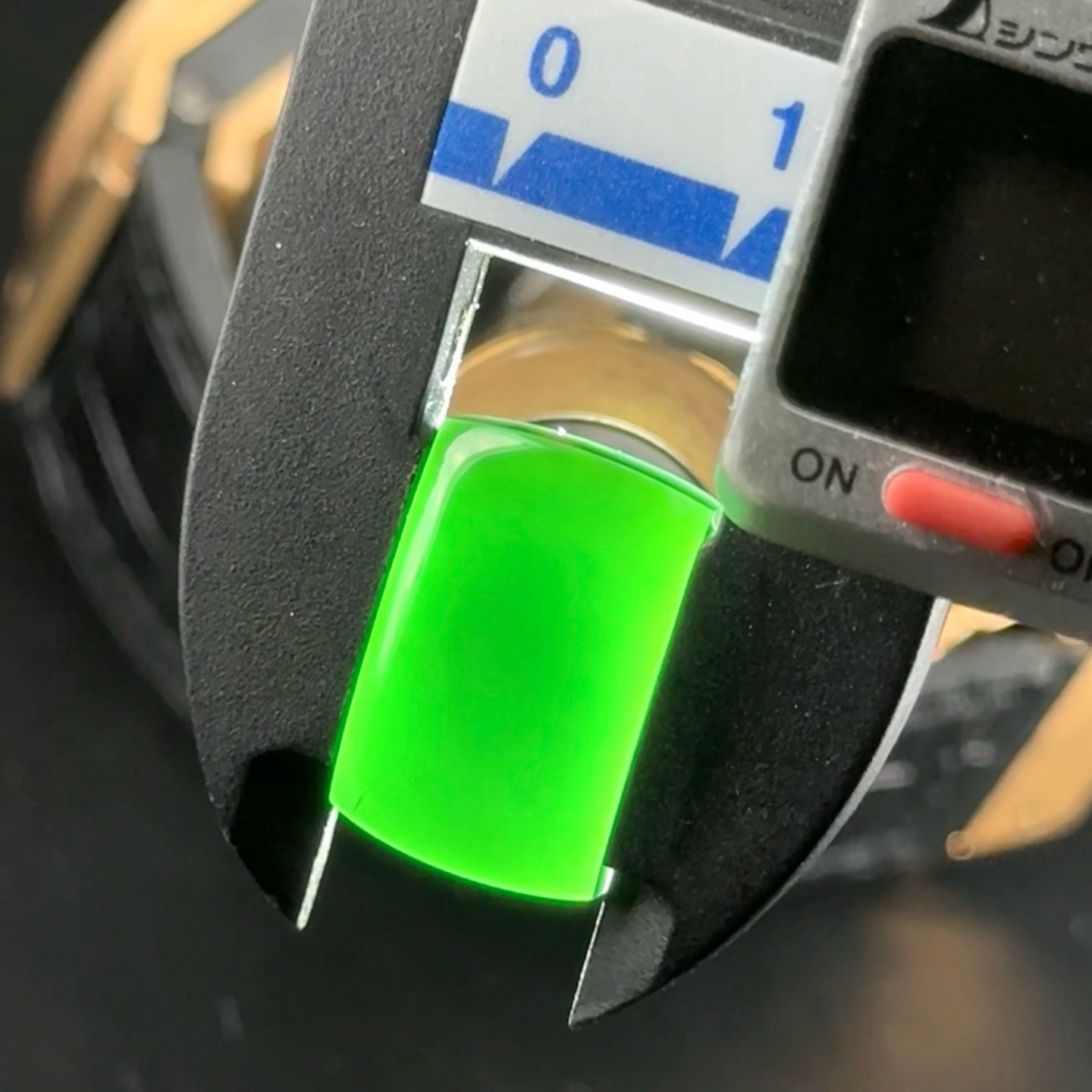 精品墨翠马鞍裸石戒面 种好色正 黑度极好 打灯通透 油性十足 尺寸18.5