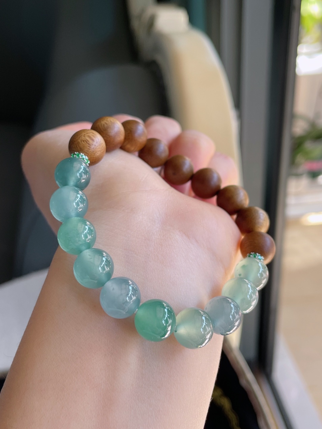 天然翡翠A货，冰多宝搭配沉香木手串，尺寸：10mm。【编3865】