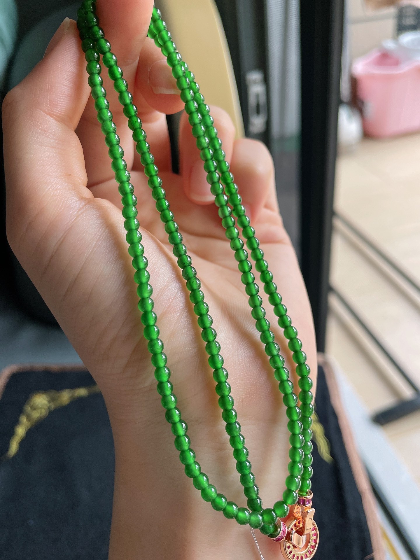 天然翡翠A货，冰满绿小米珠珠链，尺寸：3.5mm182颗。-1078