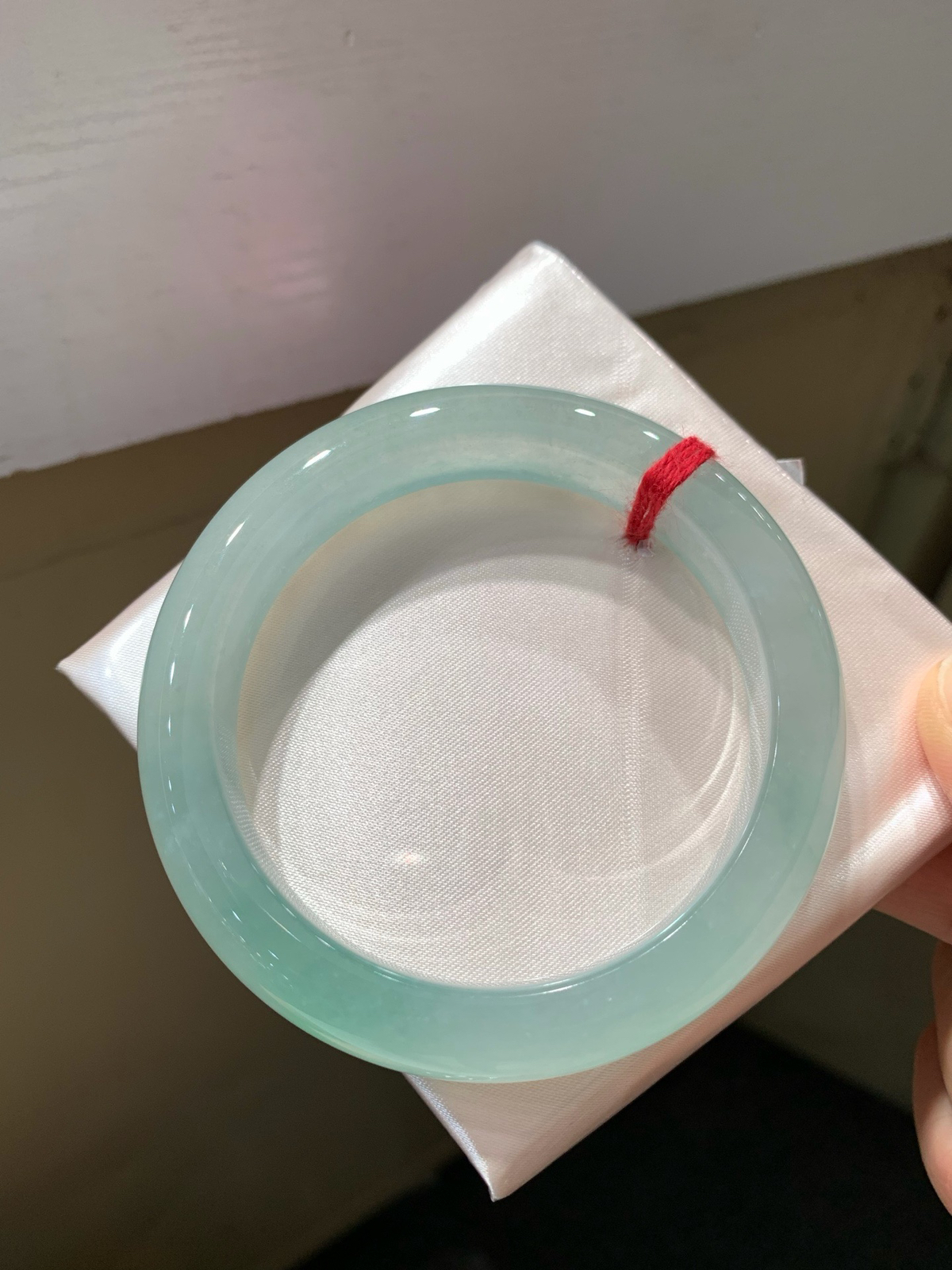 尺寸56.3/11.9/9.1，冰种手镯
水润细腻 清新甜美 冰透