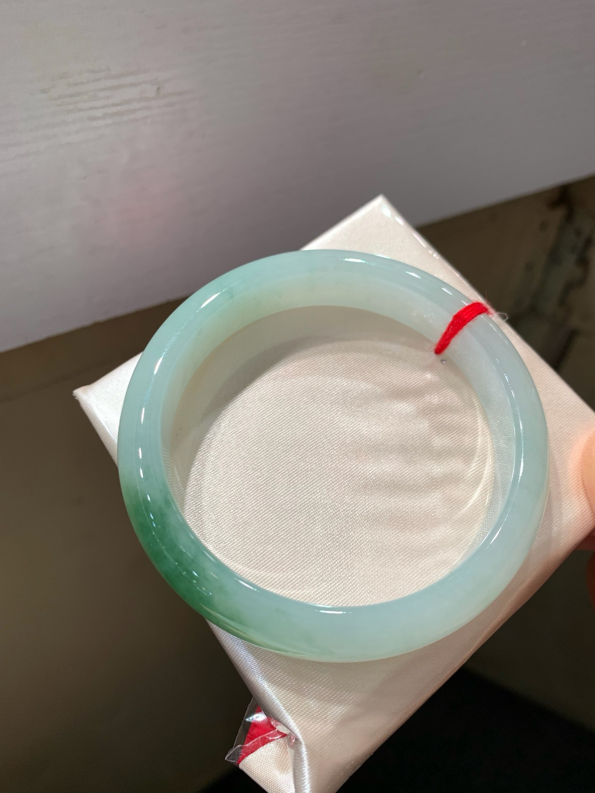 尺寸59.8/13.2/7.9，细糯手镯
水润细腻 清新甜美
TG-1115-480