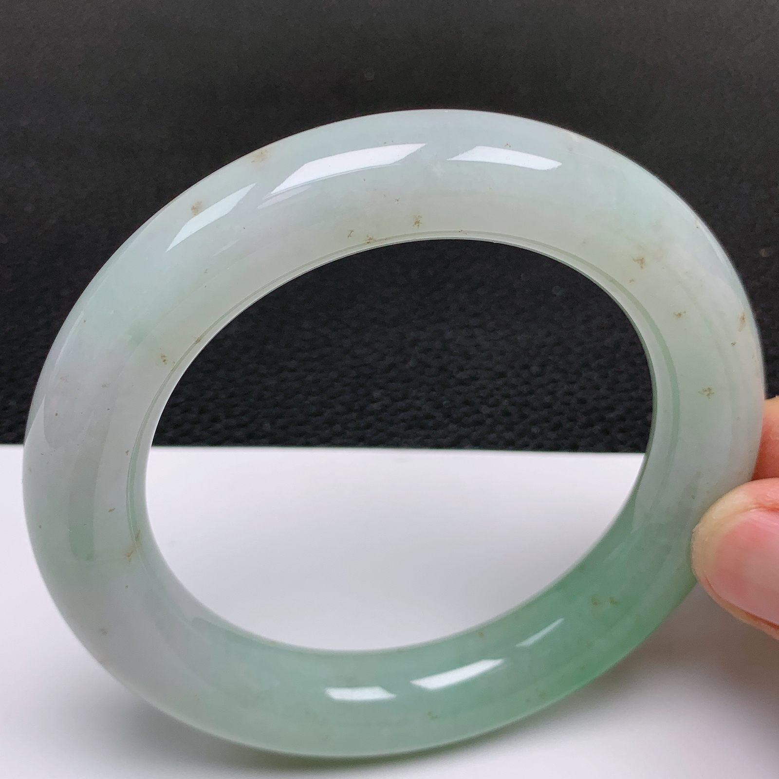 大圈口60～61 天然翡翠老坑冰润双彩飘绿胖圆条手镯 尺寸60.5*12.8*13mm