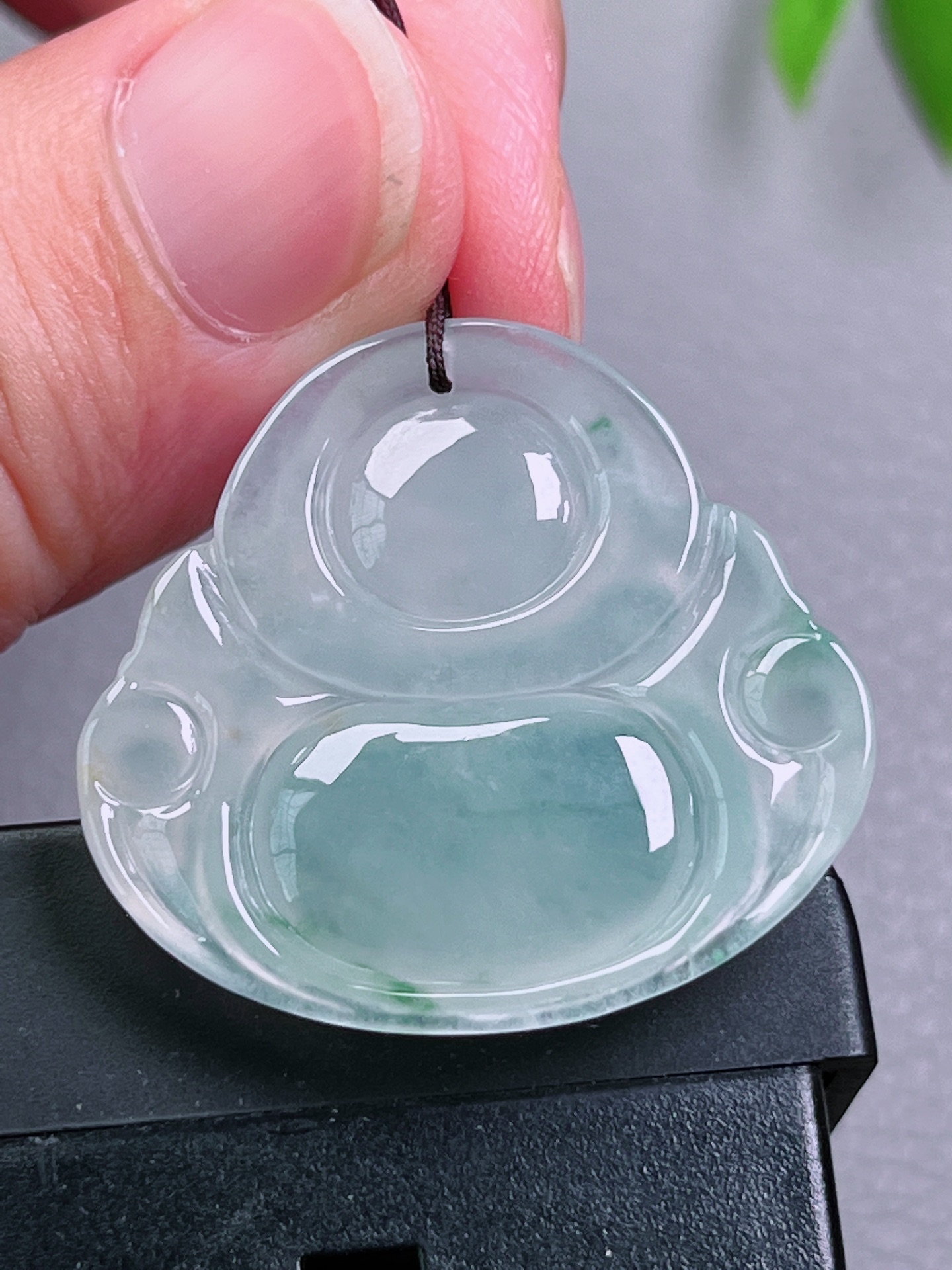 高冰种飘花佛公，无裂，油洁，冰透水润，起荧光，尺寸：28.9-31.4-5.8