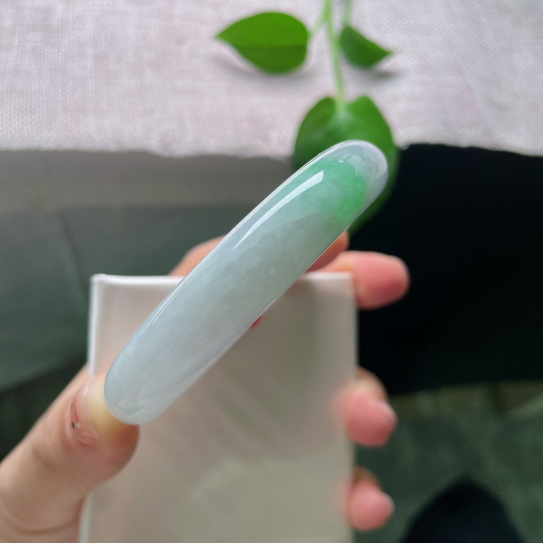 白底青正圈，水头好，种老，干干净净，佩戴，皮纹，ss53823a