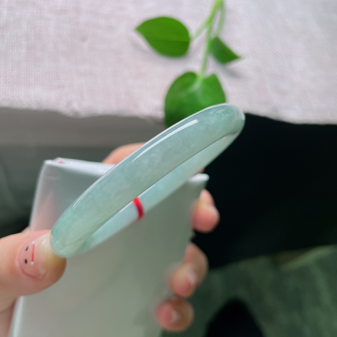 飘花圆条，水润细腻，悠悠的云里有淡淡的诗，贵气，无裂，ss53078a