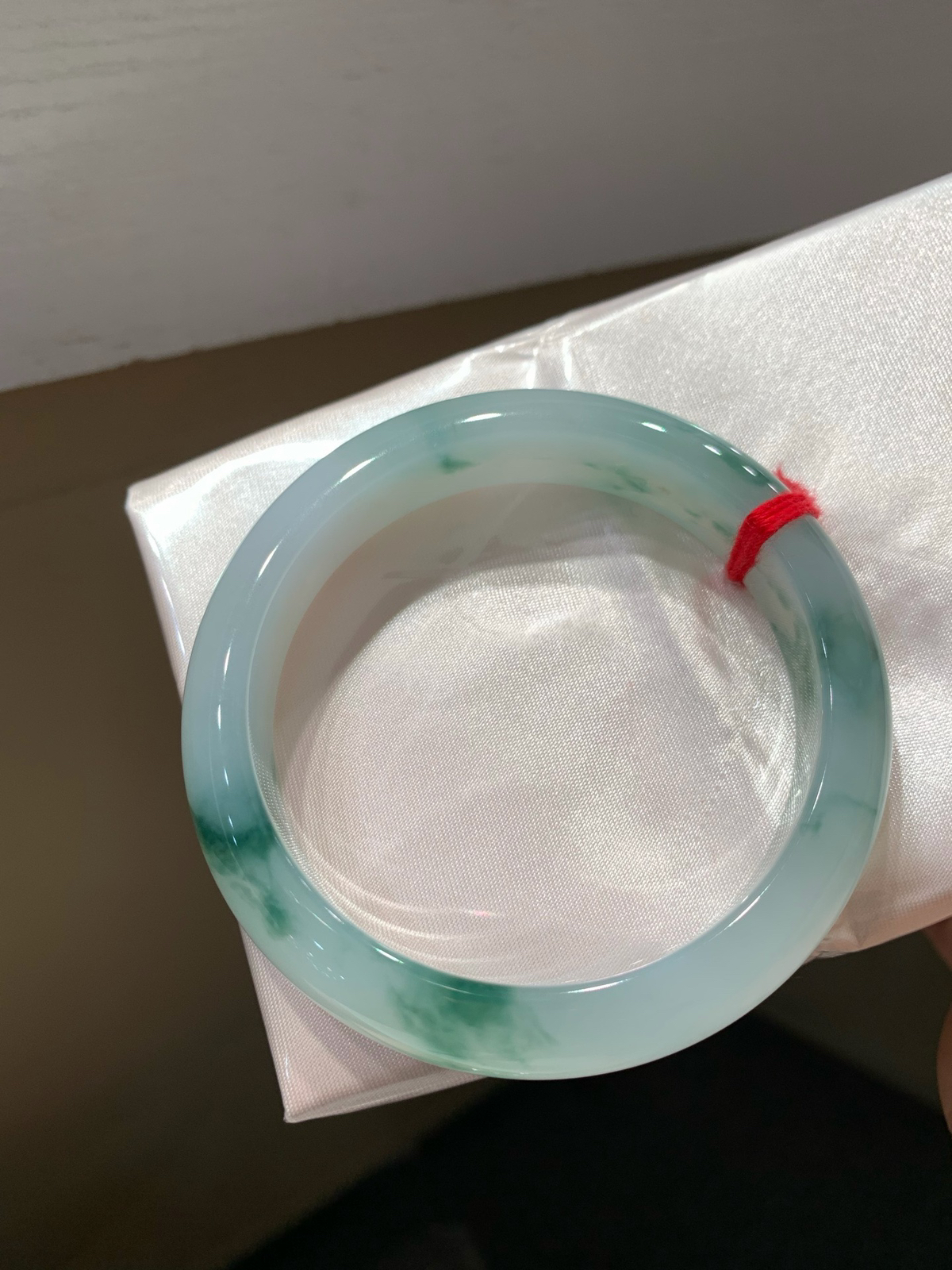 尺寸55.9/12.4/8.2，冰飘花手镯
水润细腻 清新甜美气质