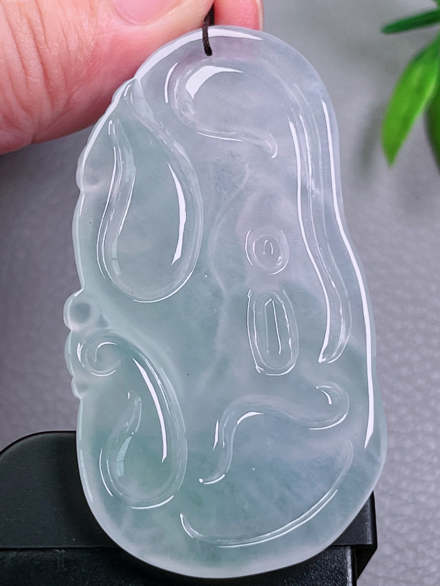 高冰种御龙观音，无裂，玉质油润，冰透水润，起荧光，尺寸：61.2-32.9-5.4