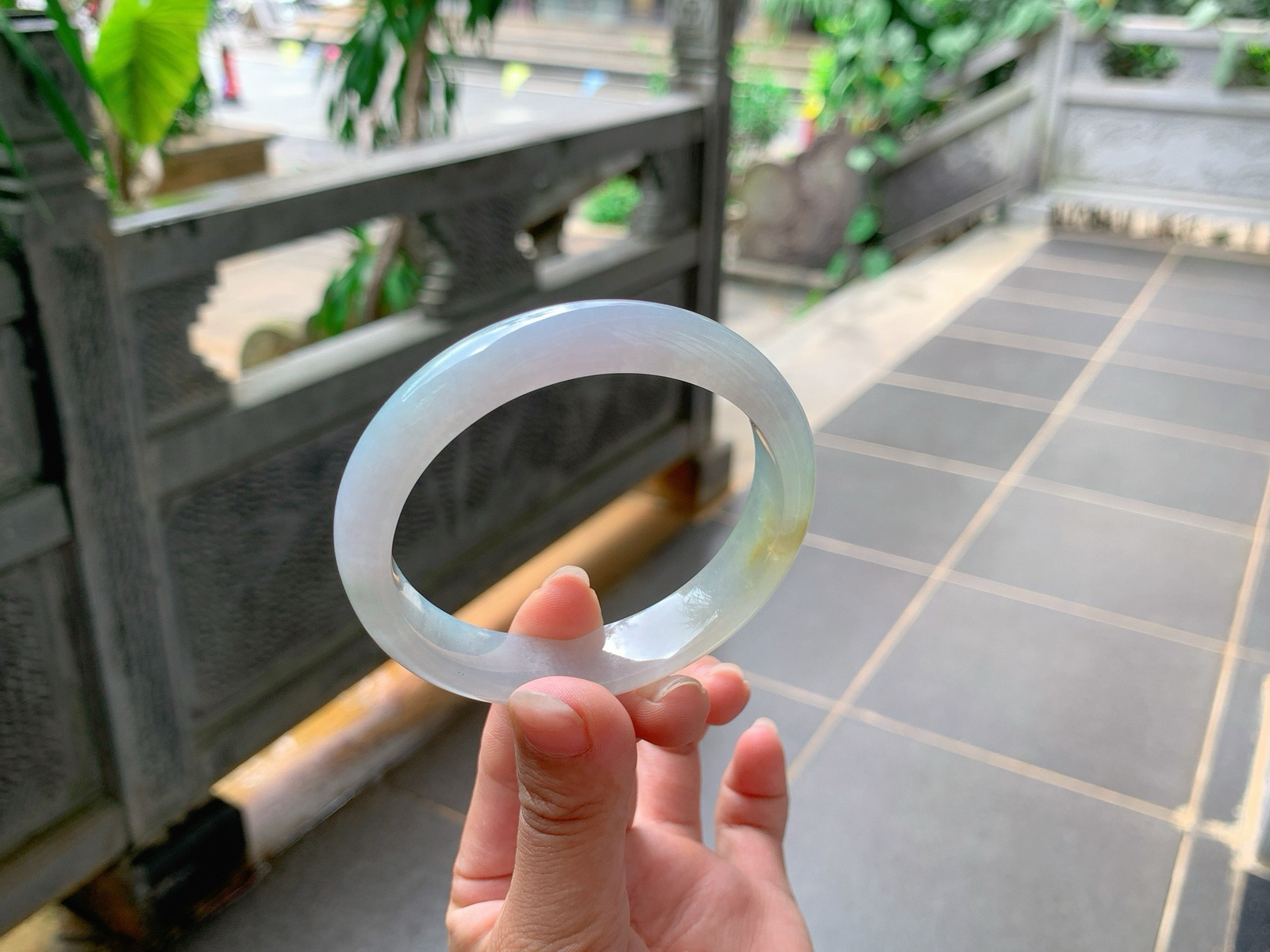 ｜57圈口
冰飘黄翡，底妆透亮，底妆淡淡的春色，像糖果的色系一样，