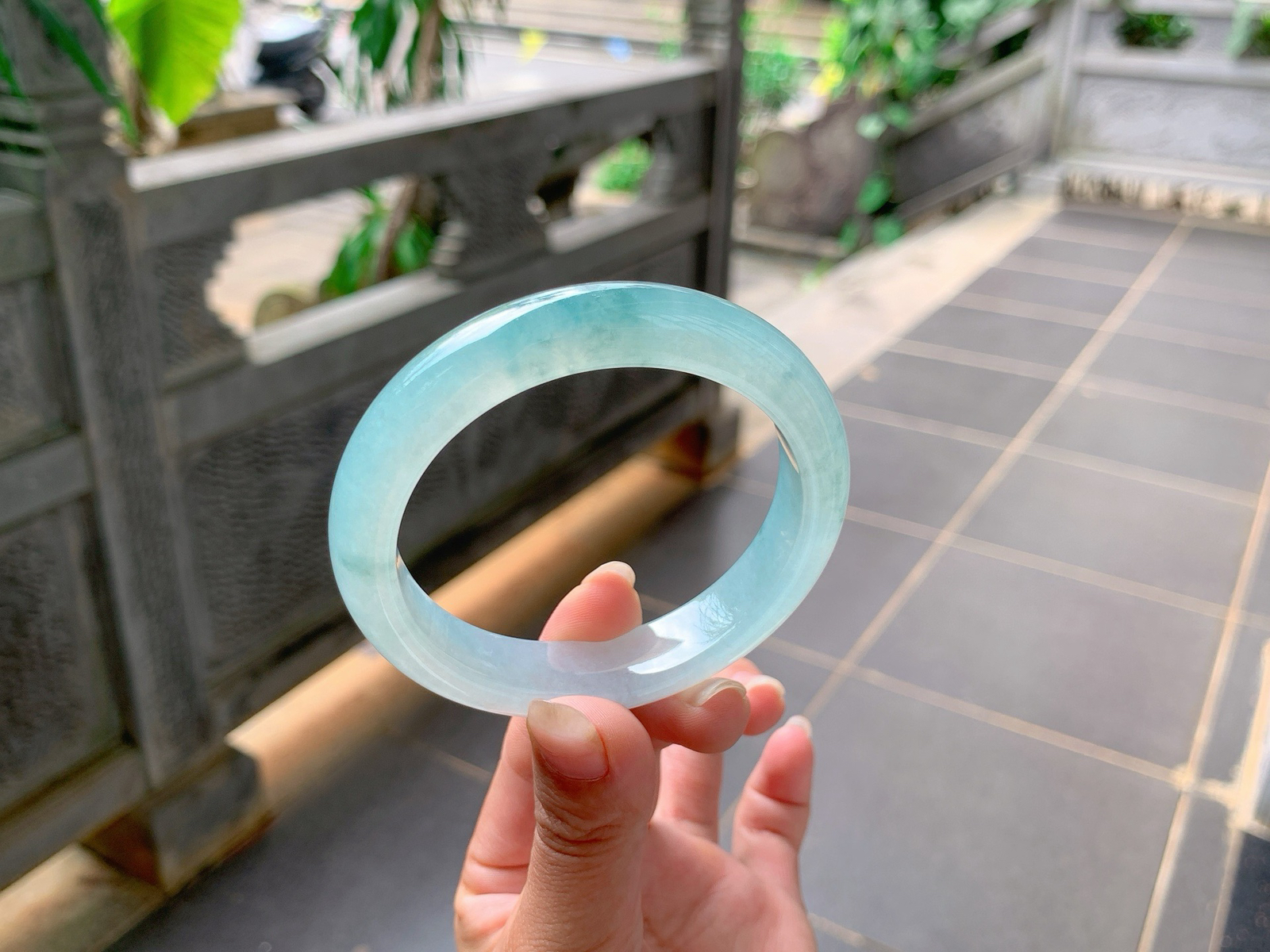 ｜58圈口
冰晴绿底，底妆胶胶的，整体清爽自然优雅大方，绿丝像荷叶一般清雅