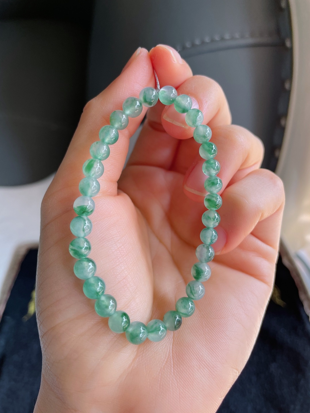 缅甸天然翡翠A货，冰飘花手串，尺寸：5.7mm。【编3754】