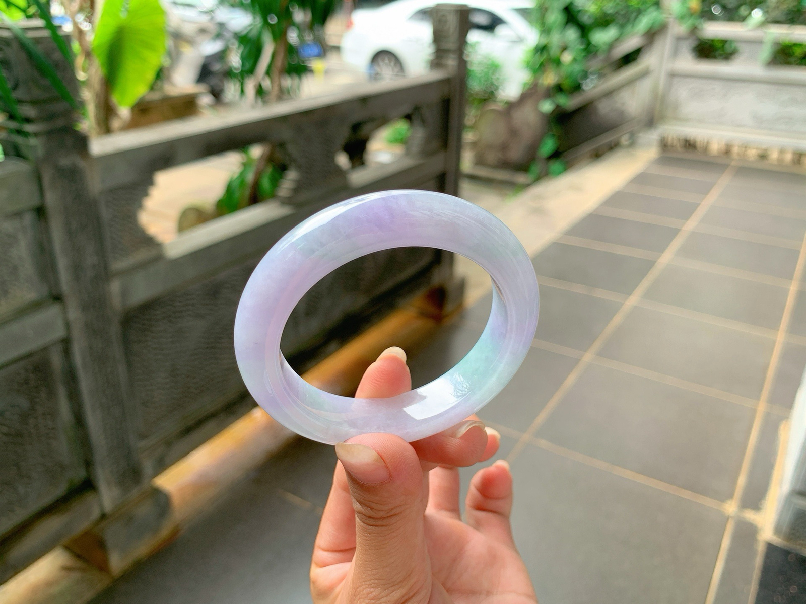 ｜53圈口
春彩手镯，仙仙粉粉的，色彩娇嫩明亮，像一条飘舞的裙摆，