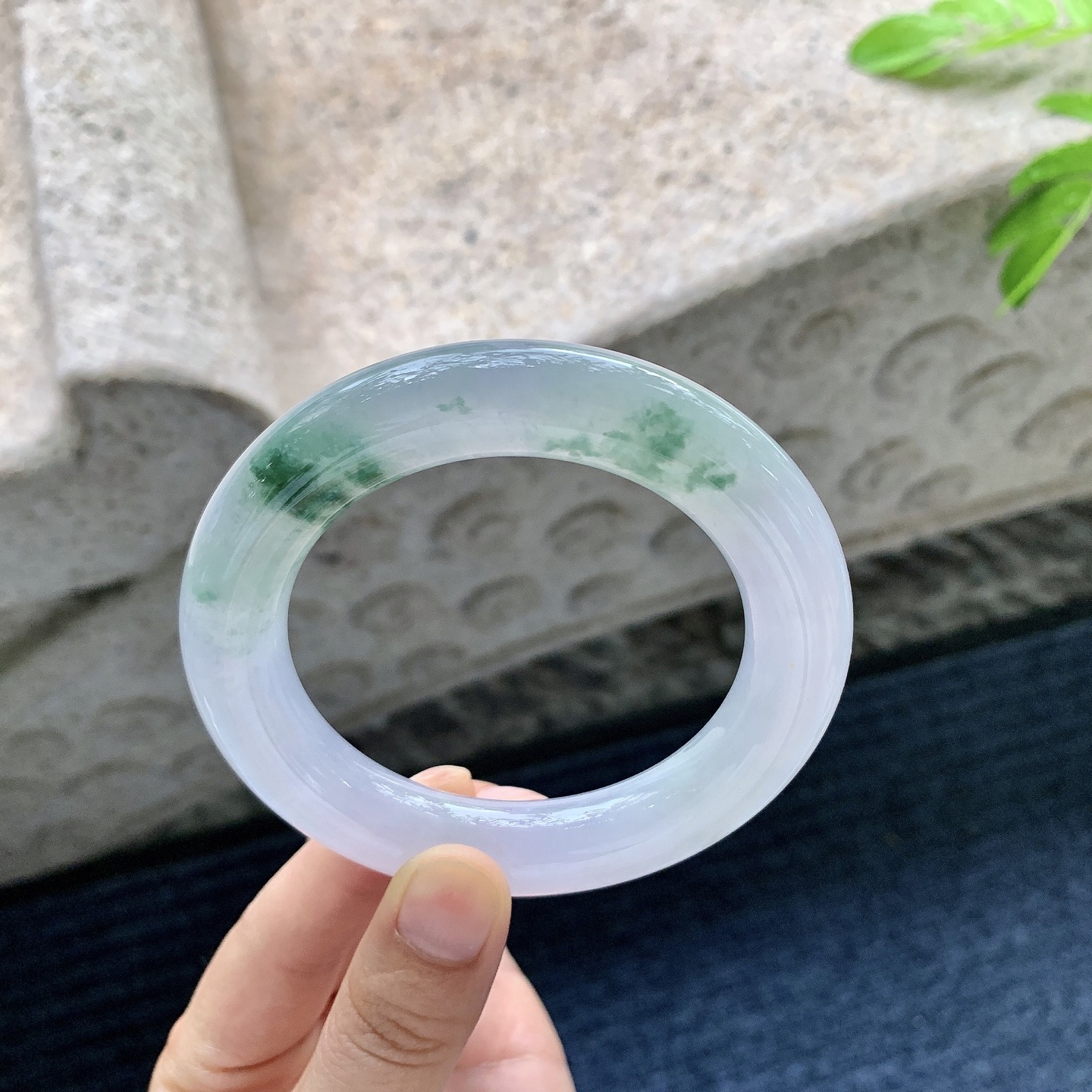 正圈 58 59【圈口】58/12.5/12.7【编码】Q5061627【描述】糯冰椿彩，水润，种老，无裂