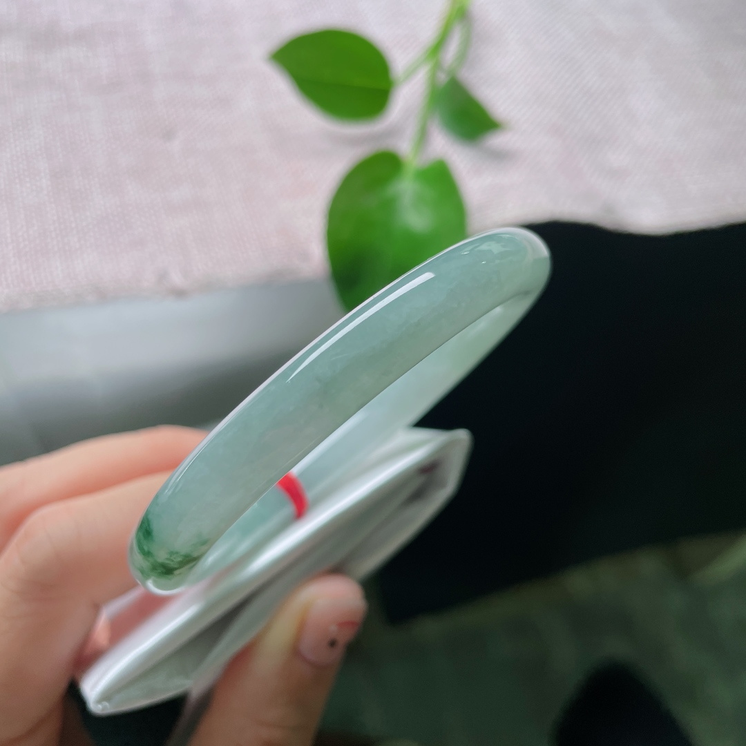 飘花圆条，腕间一抹花开富贵，步步生莲，水润，细腻，种老，有纹，ss53077a