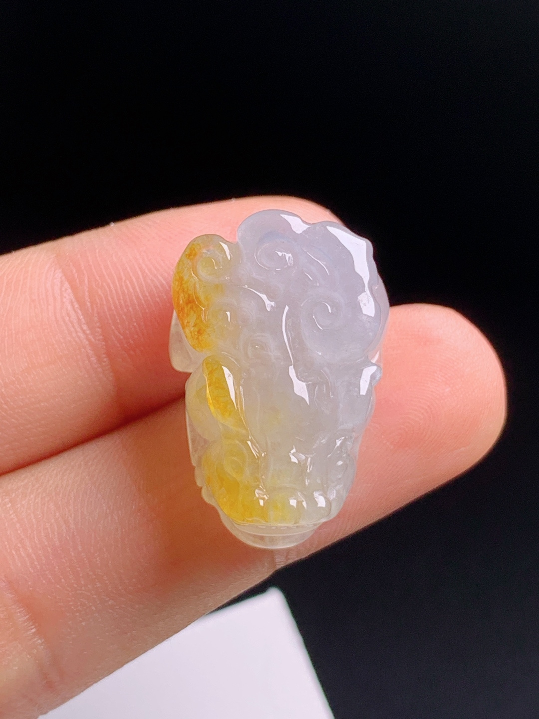冰黄翡俏色貔貅，种老冰润雕工立体，招财瑞兽寓意吉祥