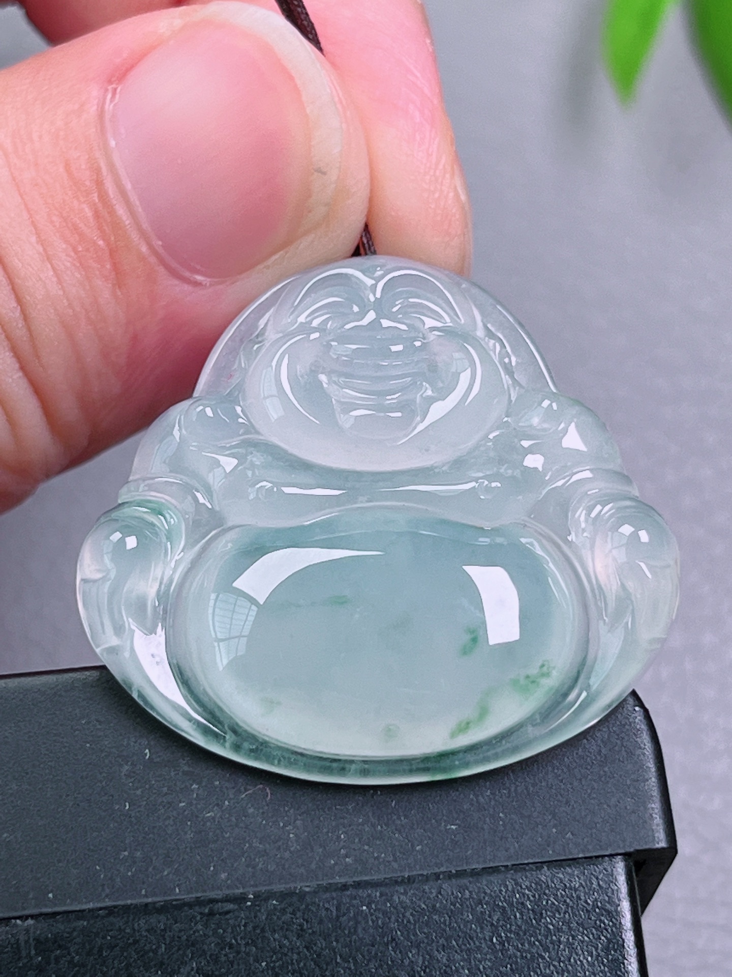 高冰种飘花佛公，无裂，油洁，冰透水润，起荧光，尺寸：28.9-31.4-5.8