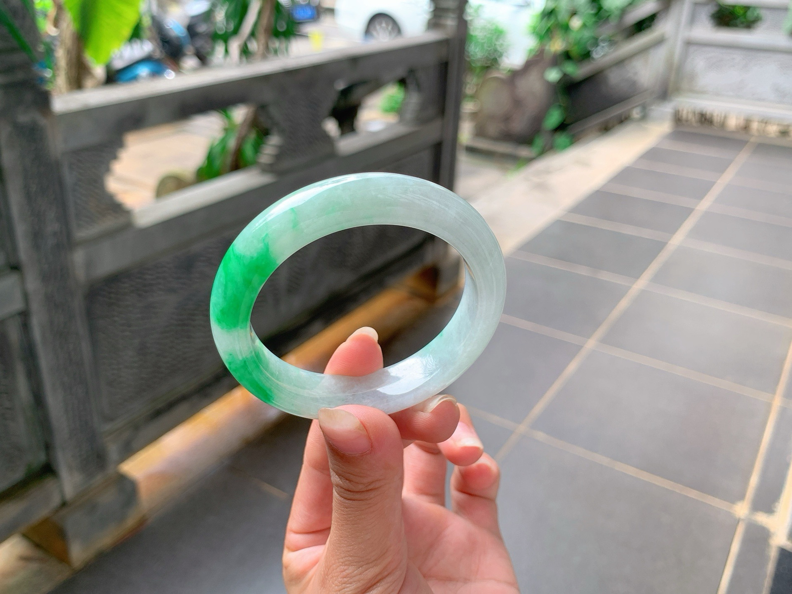 ｜52圈口
白底青，飘阳绿，特别的辣眼，小而精致，满满的贵气感
