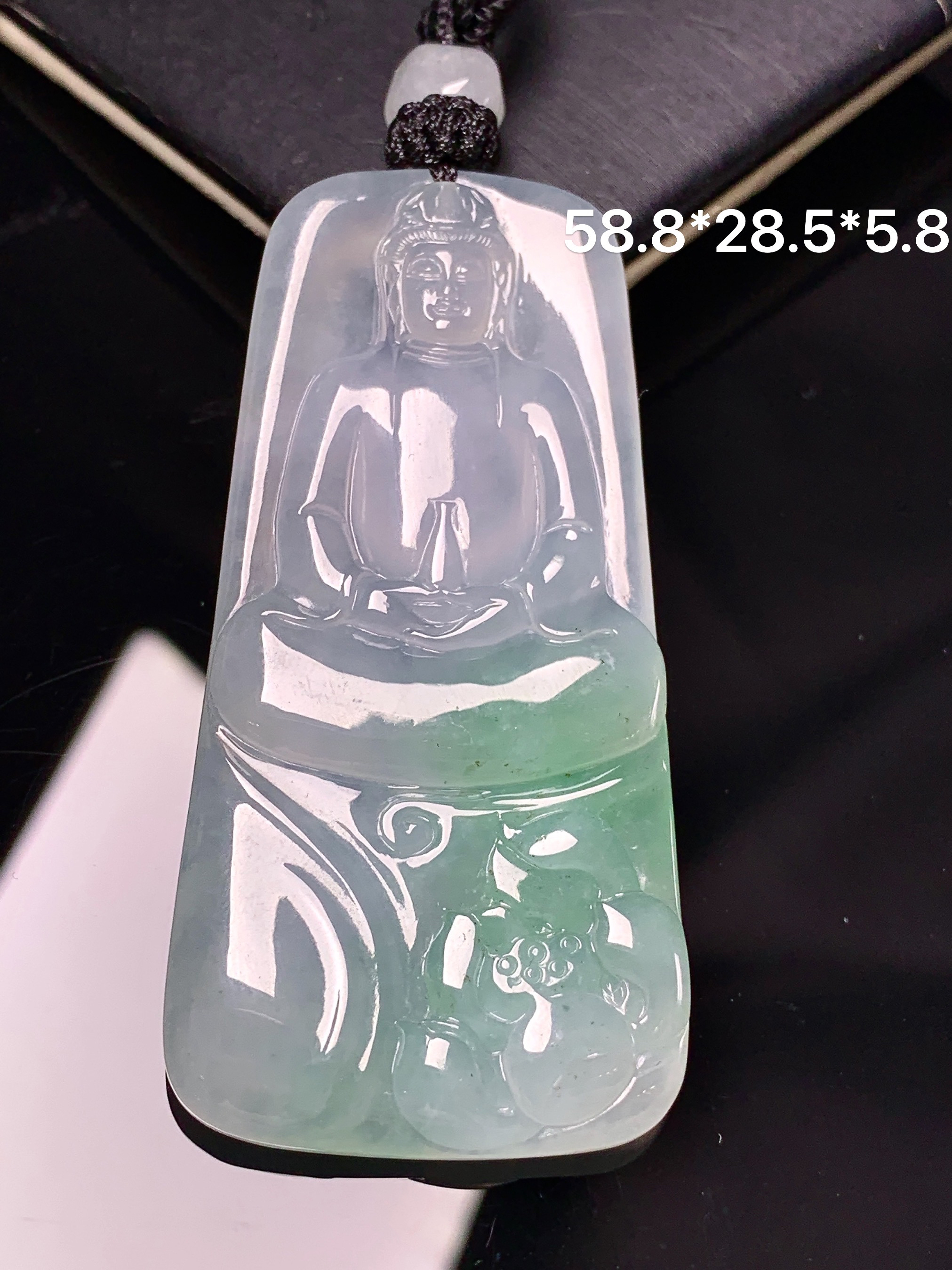 飘绿观音菩萨吊坠 玉质细腻 色泽艳丽清新 整体尺寸58.8*28.5*5.8 a2
