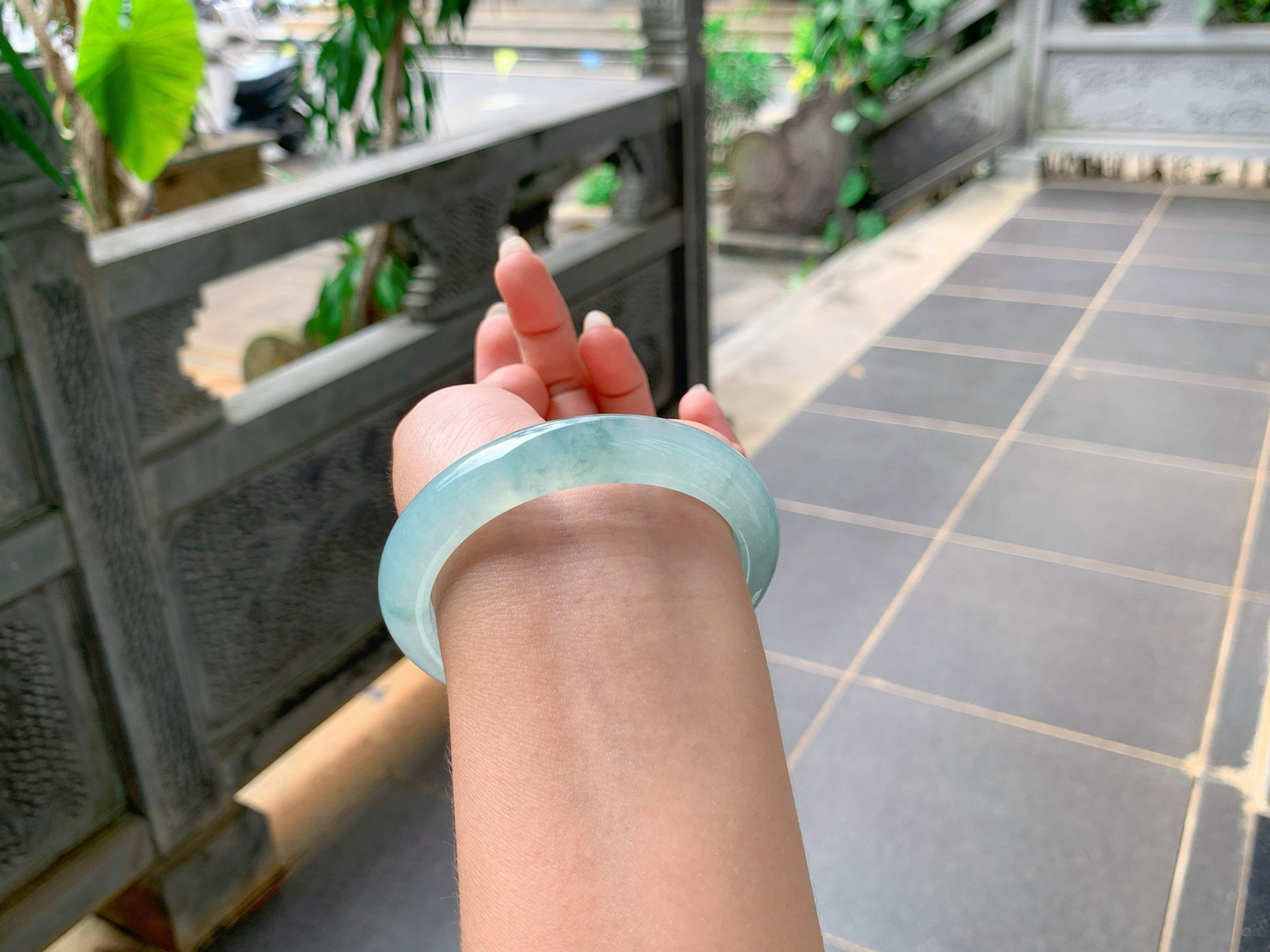 ｜58圈口
冰晴绿底，底妆胶胶的，整体清爽自然优雅大方，绿丝像荷叶一般清雅