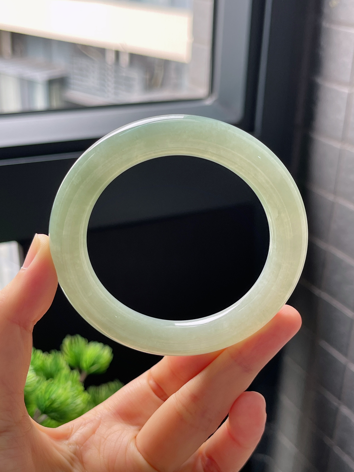 圈口55，冰糯果绿色圆条翡翠手镯