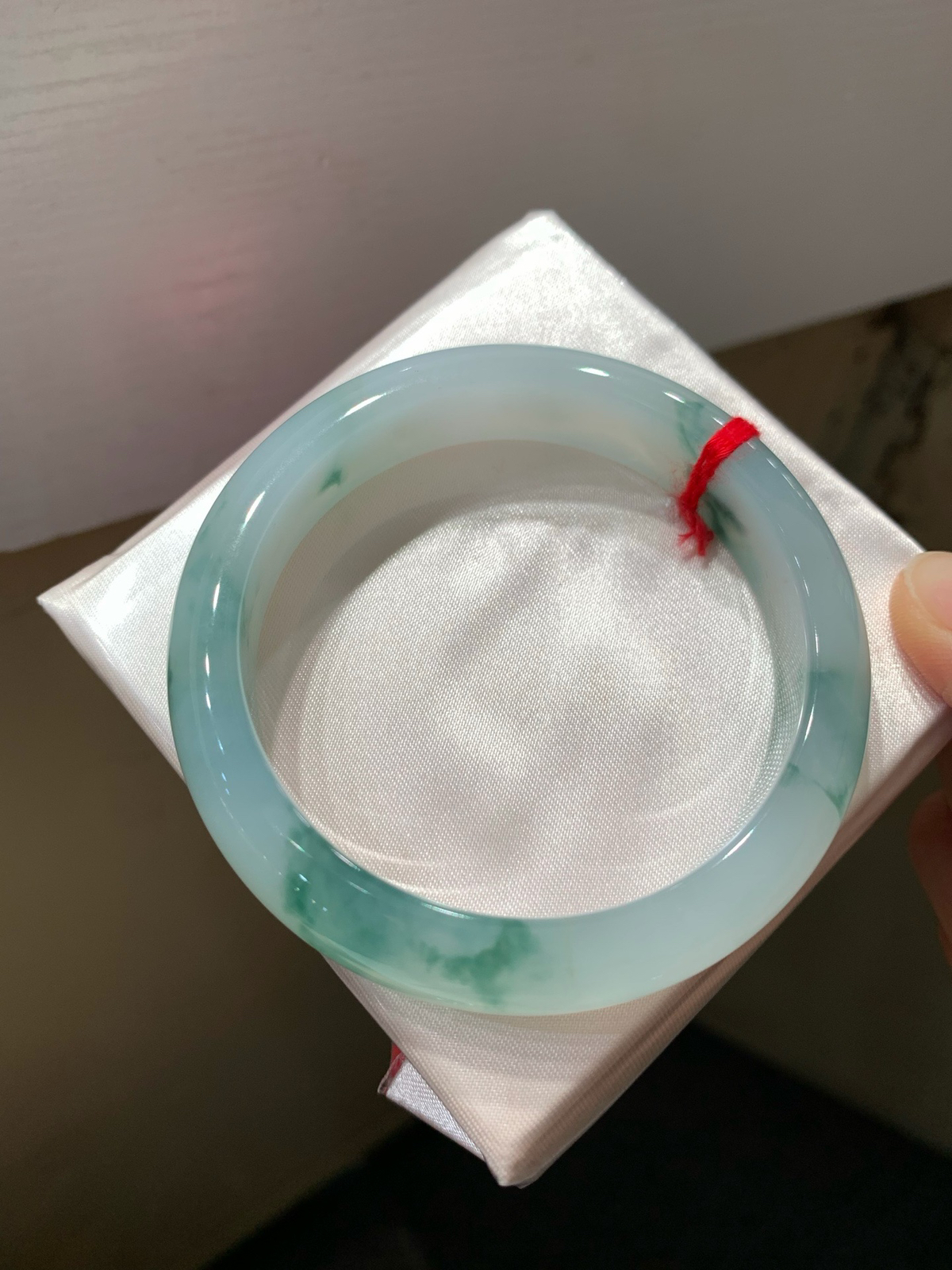 尺寸55.9/12.4/8.2，冰飘花手镯
水润细腻 清新甜美气质