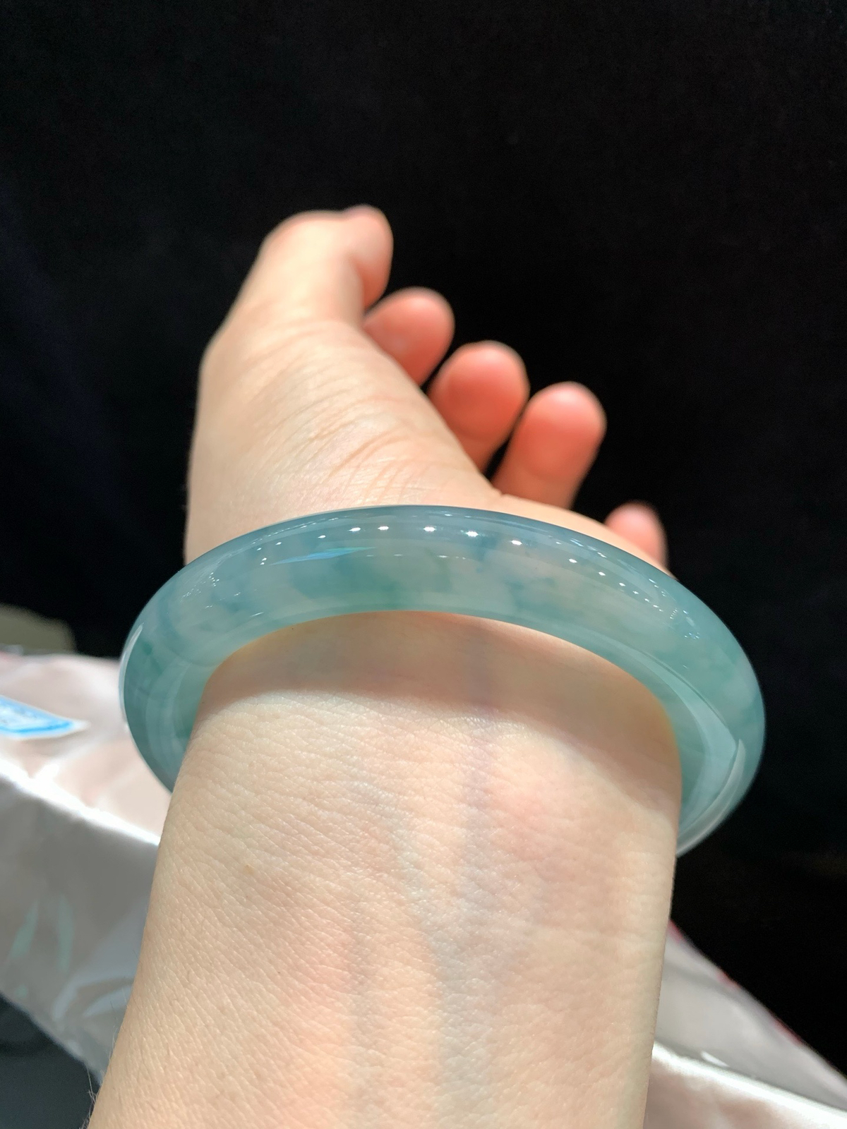 尺寸54.6/10.3，冰蓝圆条手镯
水润冰透 种老肉细
