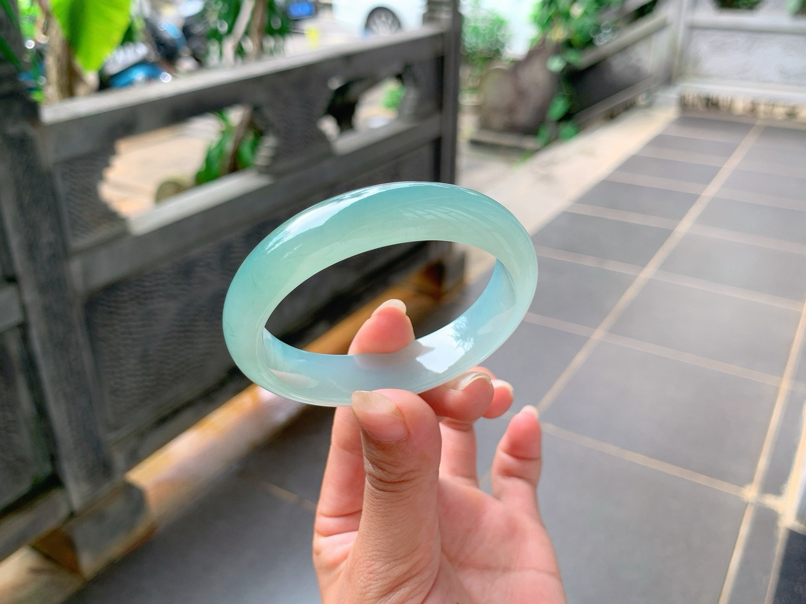 ｜53圈口
半山半水贵妃手镯，版型宽宽的，油润大气，胶胶润润的，